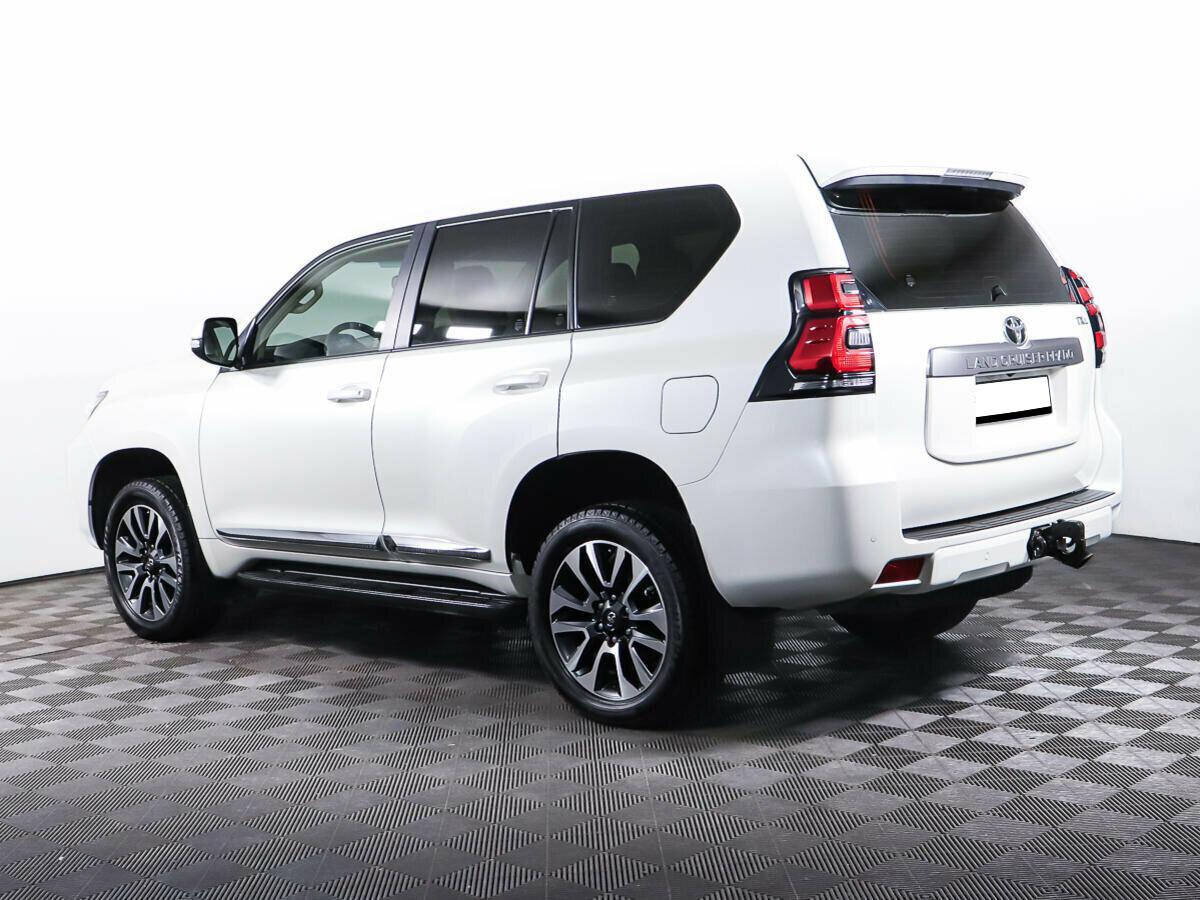 Toyota Land Cruiser Prado 2022, белый