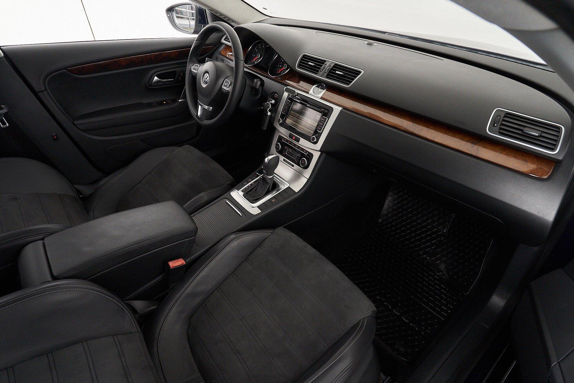 Volkswagen Passat CC 2011, синий