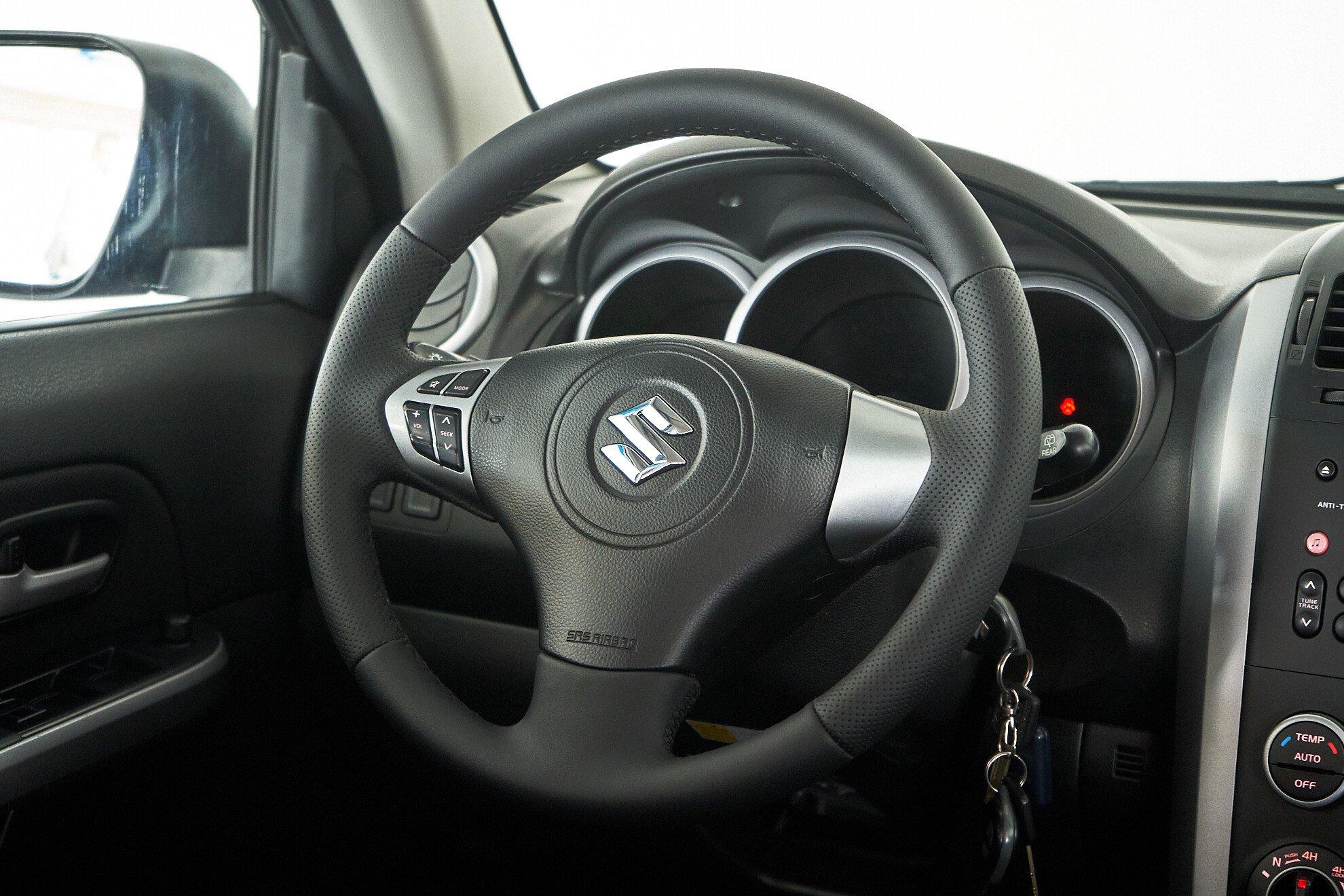 Suzuki Grand Vitara 2011, черный