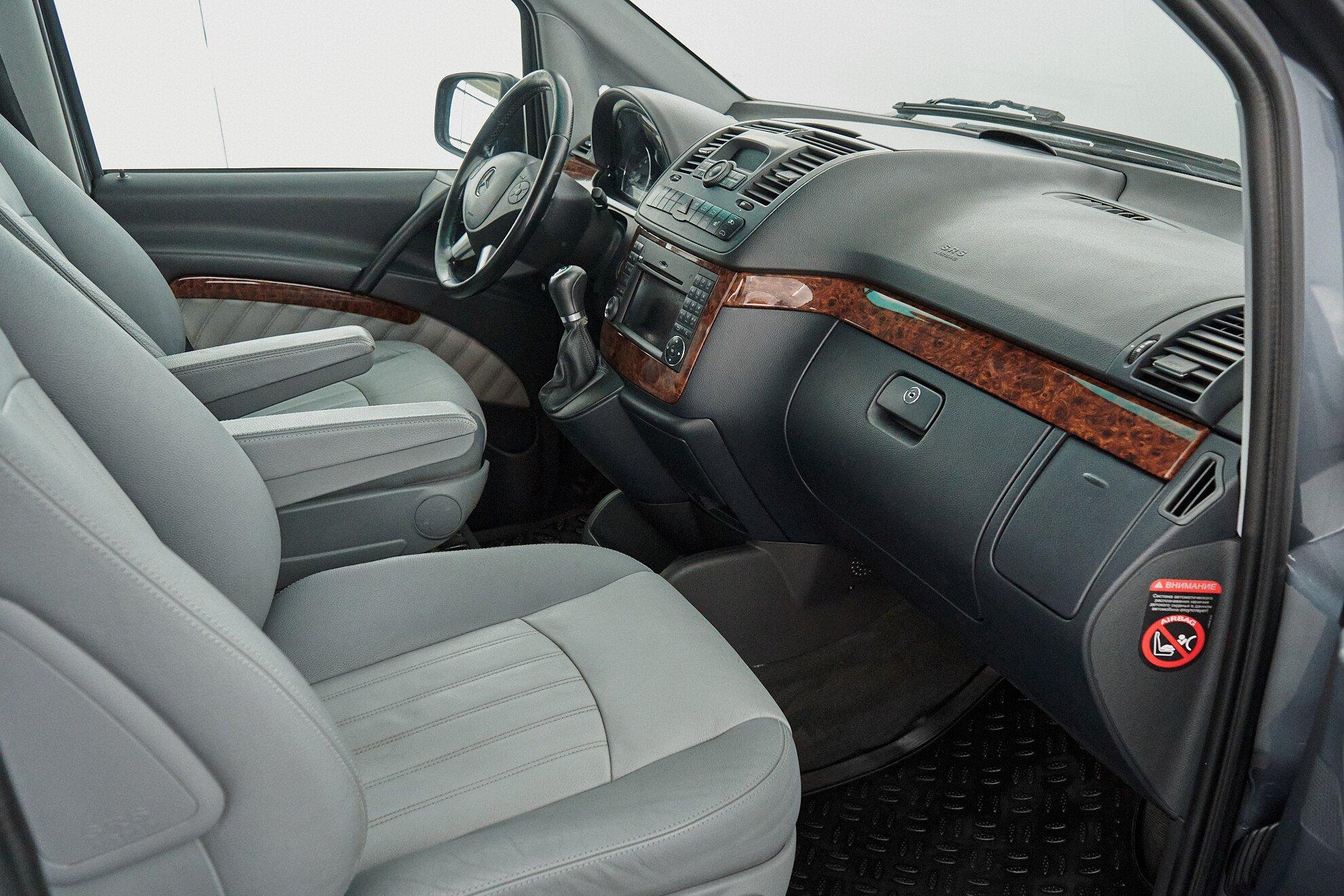 Mercedes-Benz Viano 2012, серый