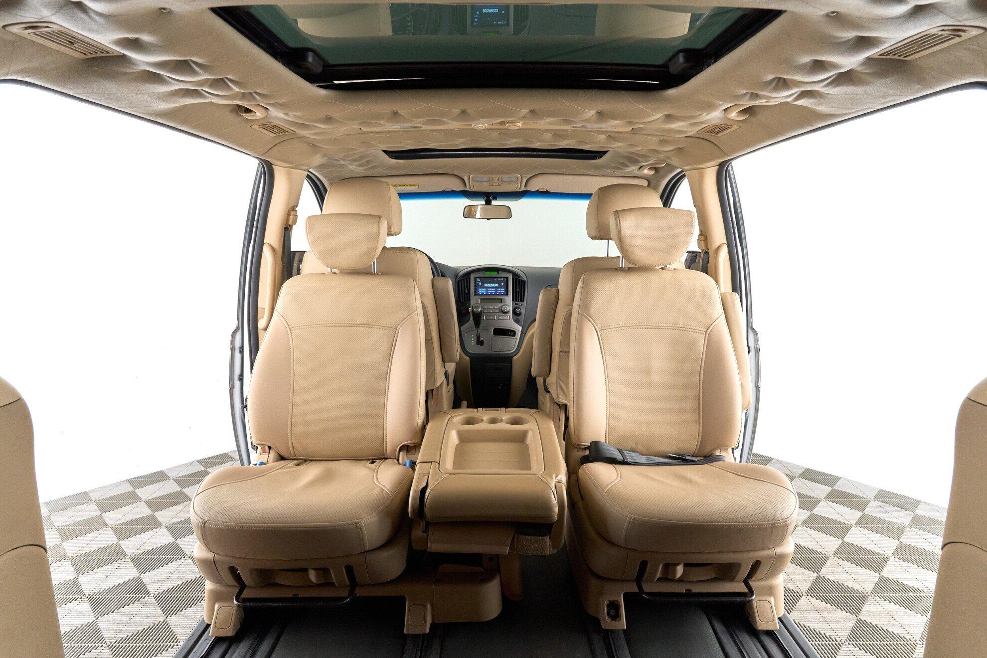 Hyundai Grand Starex 2012, серый