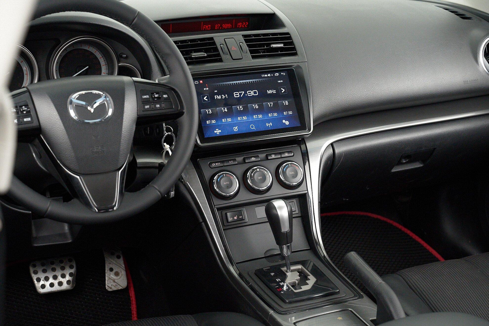 Mazda 6 2011, белый