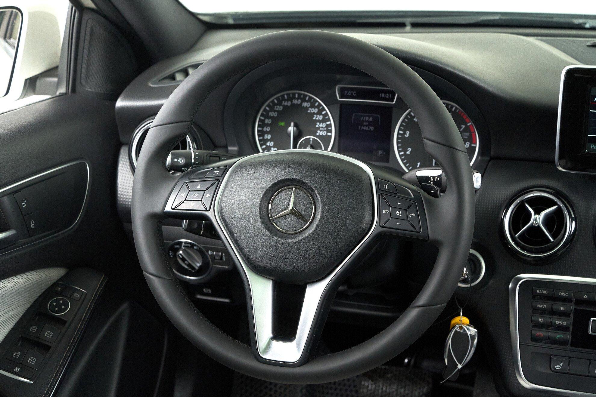 Mercedes-Benz A-Класс 2013, белый