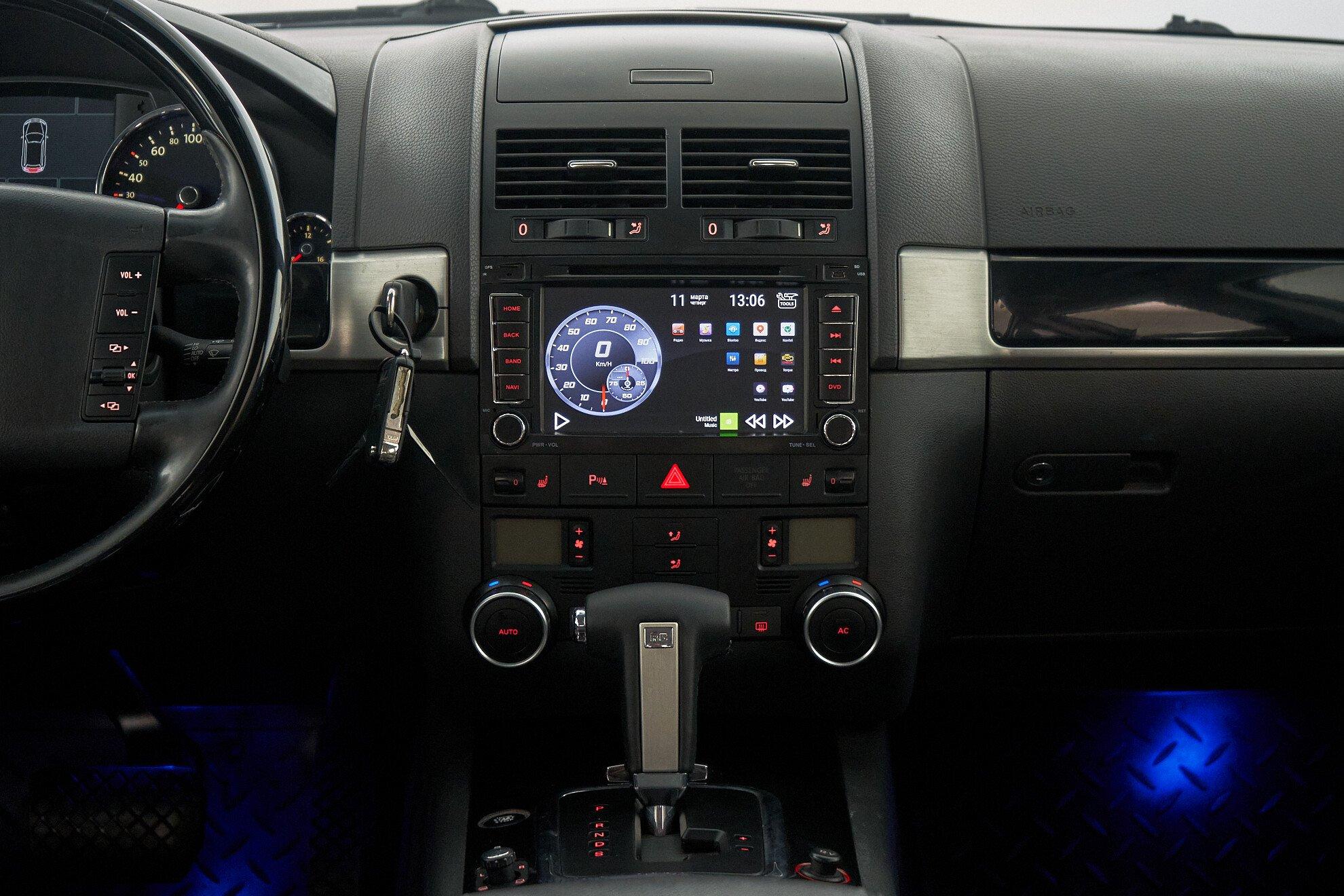 Volkswagen Touareg 2008, серый
