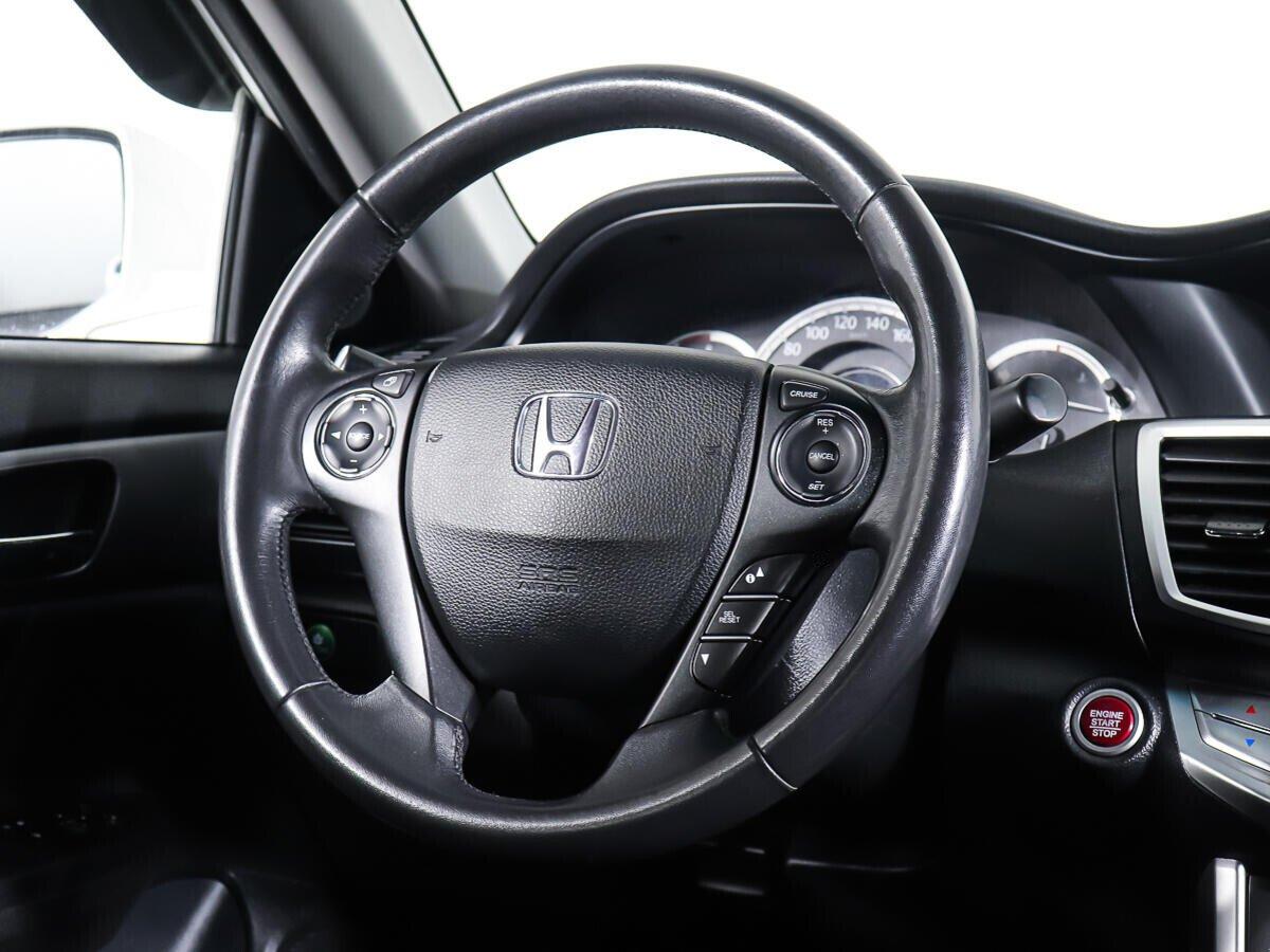 Honda Accord 2014, белый