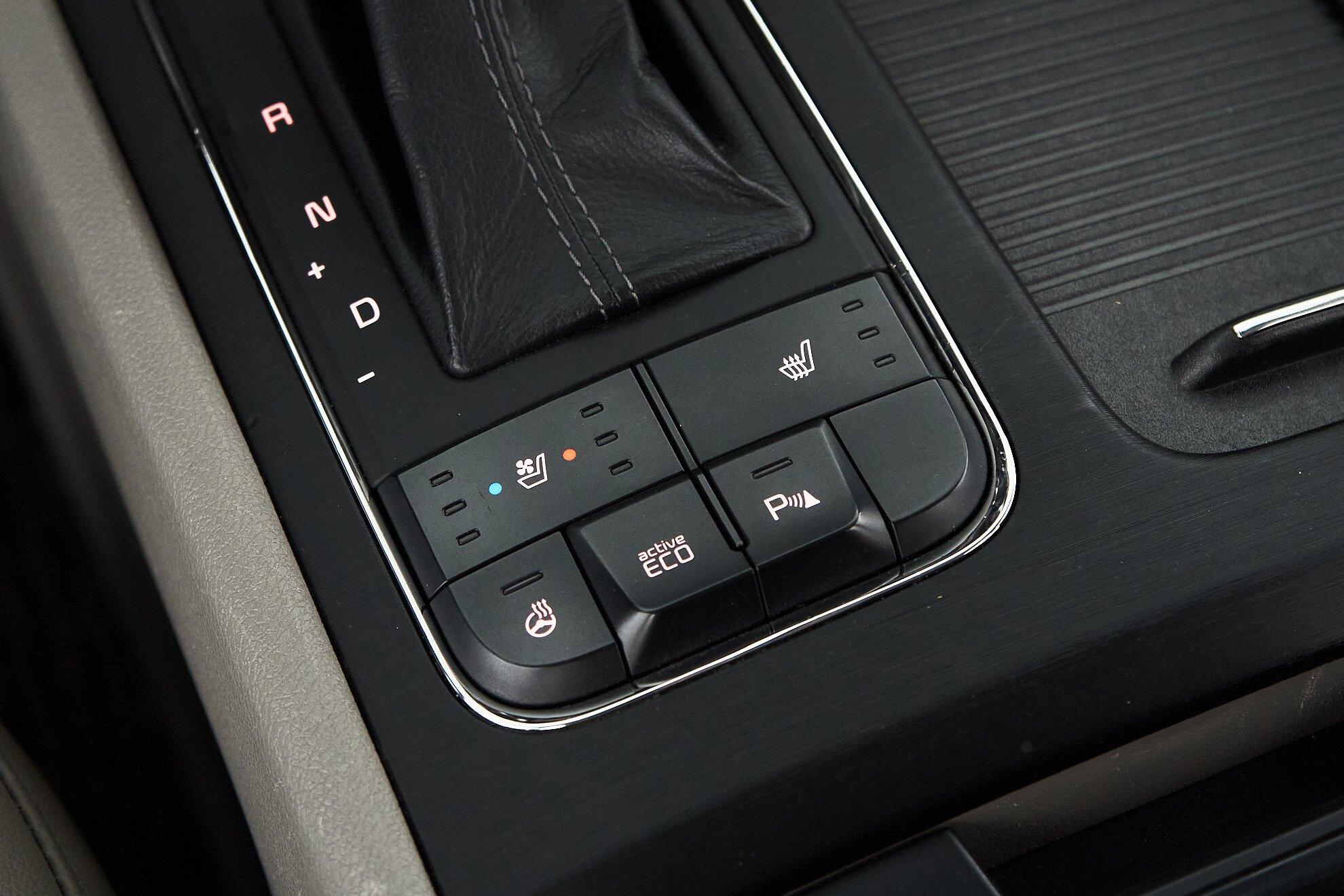 Kia Carnival 2020, черный