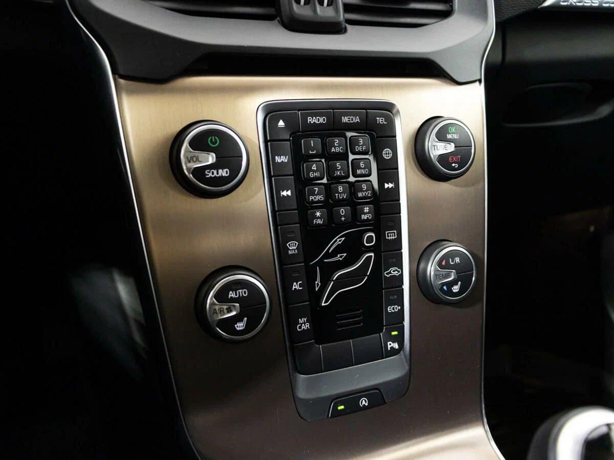 Volvo V40 2019, коричневый