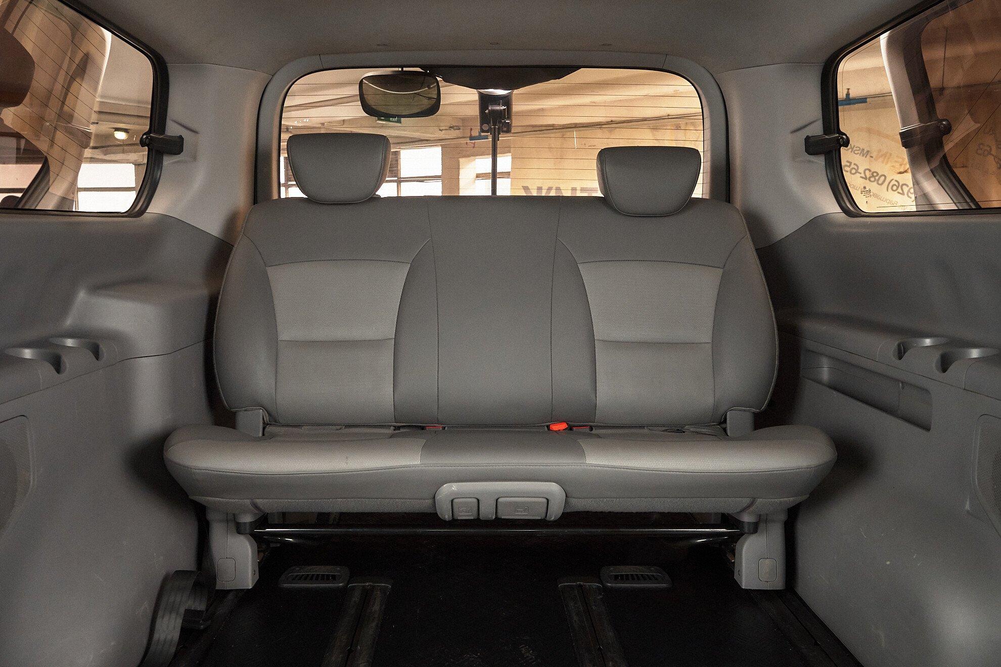 Hyundai Grand Starex 2012, серебряный