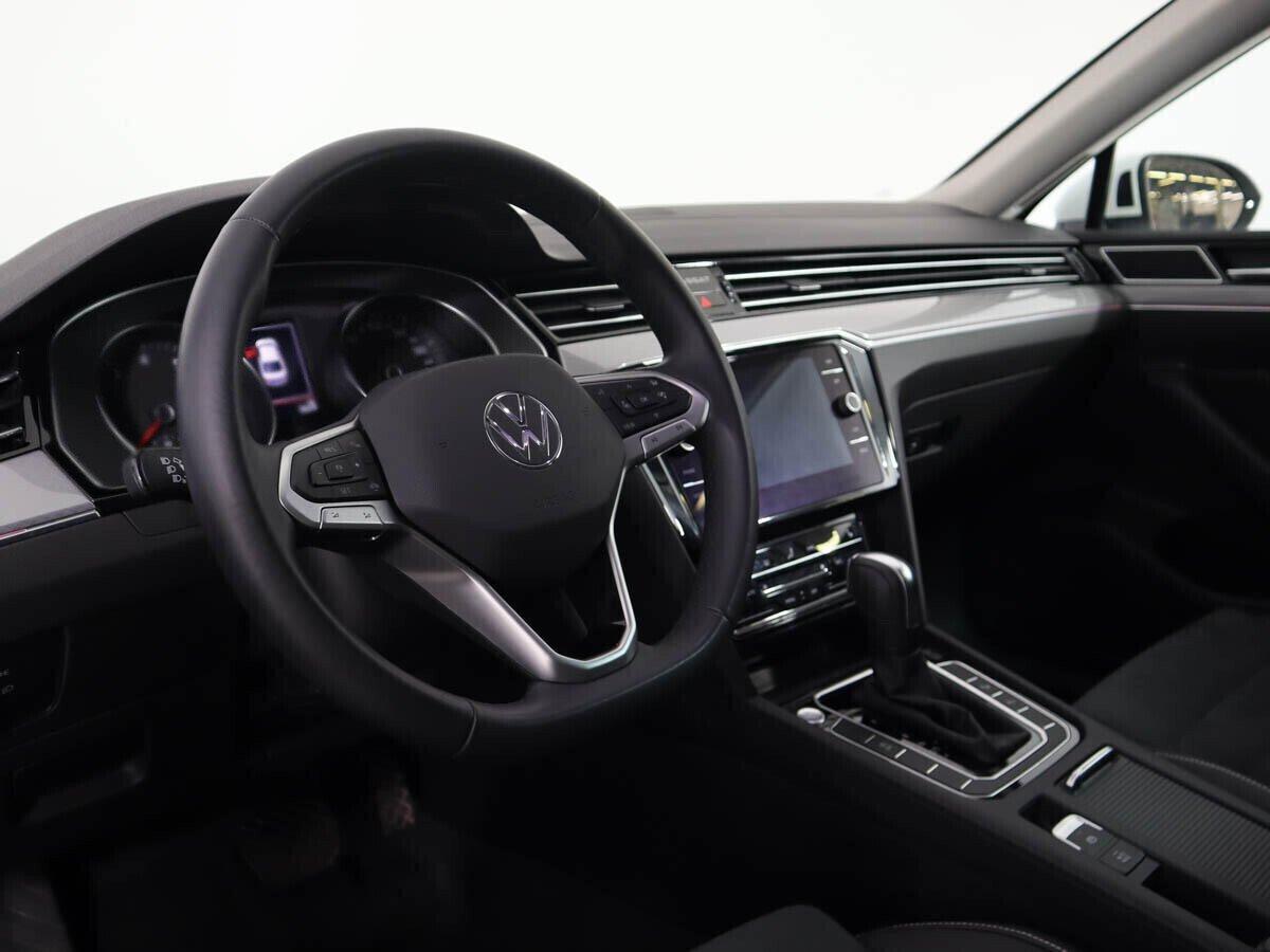 Volkswagen Passat 2021, белый