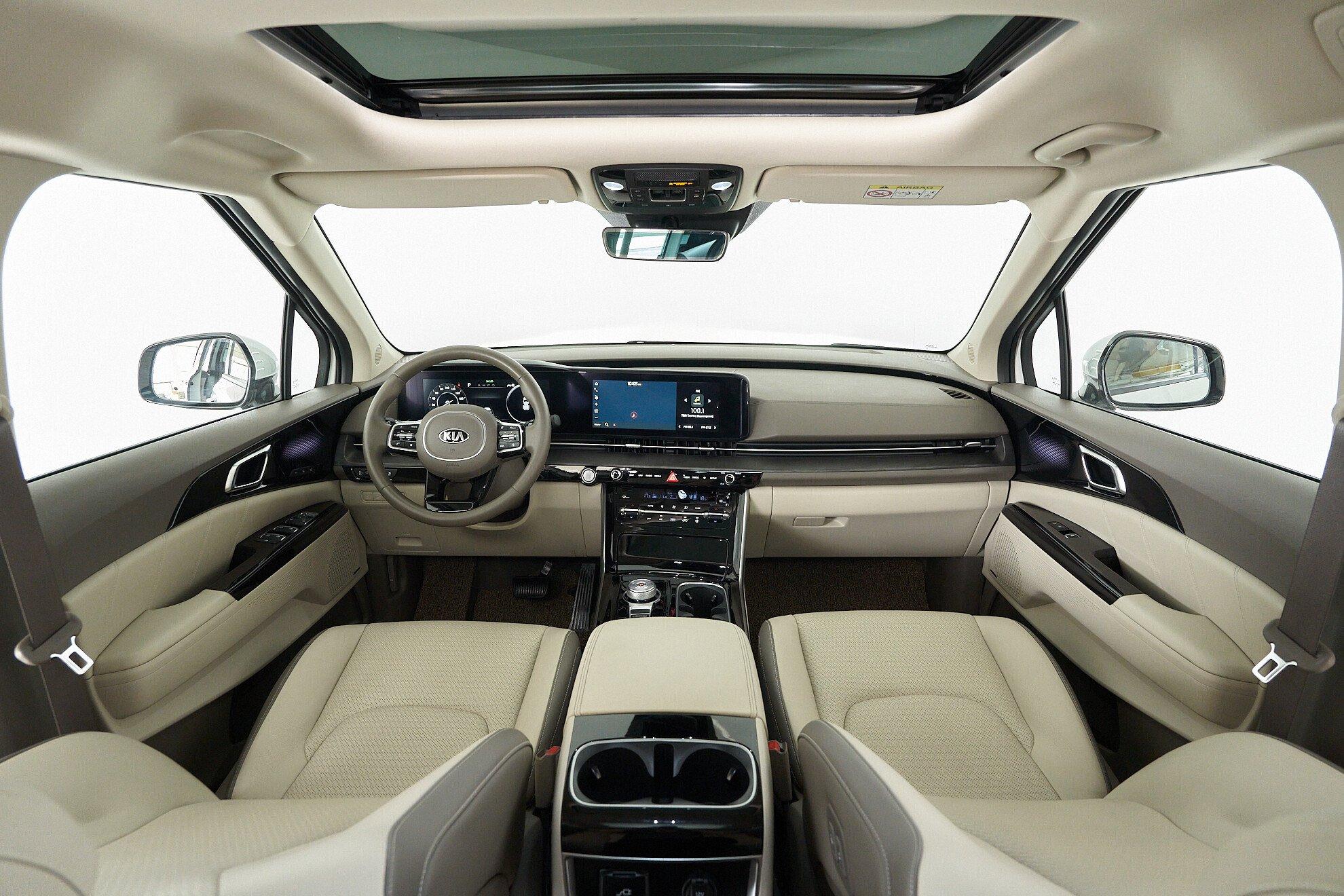 Kia Carnival 2023, белый