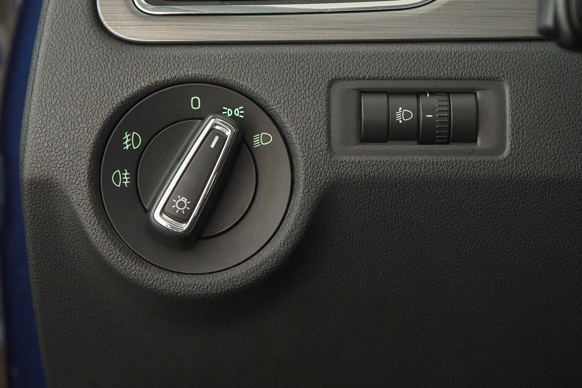 Skoda Rapid 2017, синий