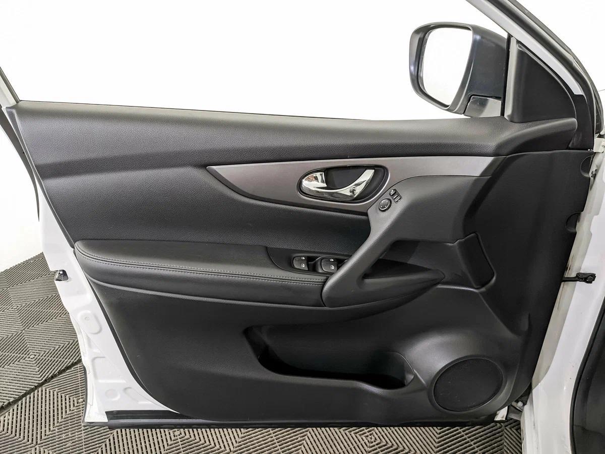 Nissan Qashqai 2021, белый