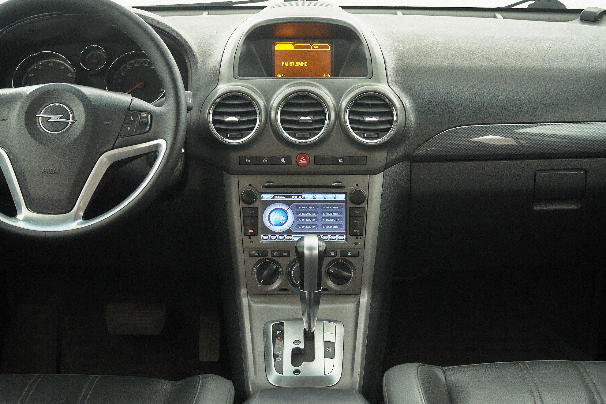 Opel Antara 2011, белый