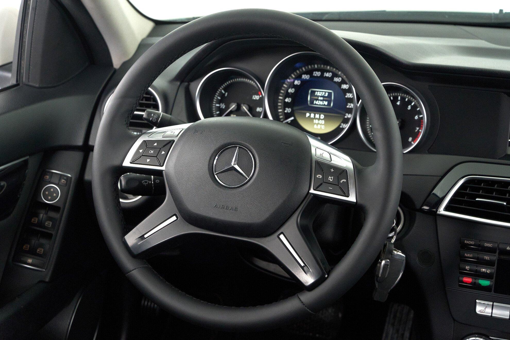 Mercedes-Benz C-Класс 2012, белый