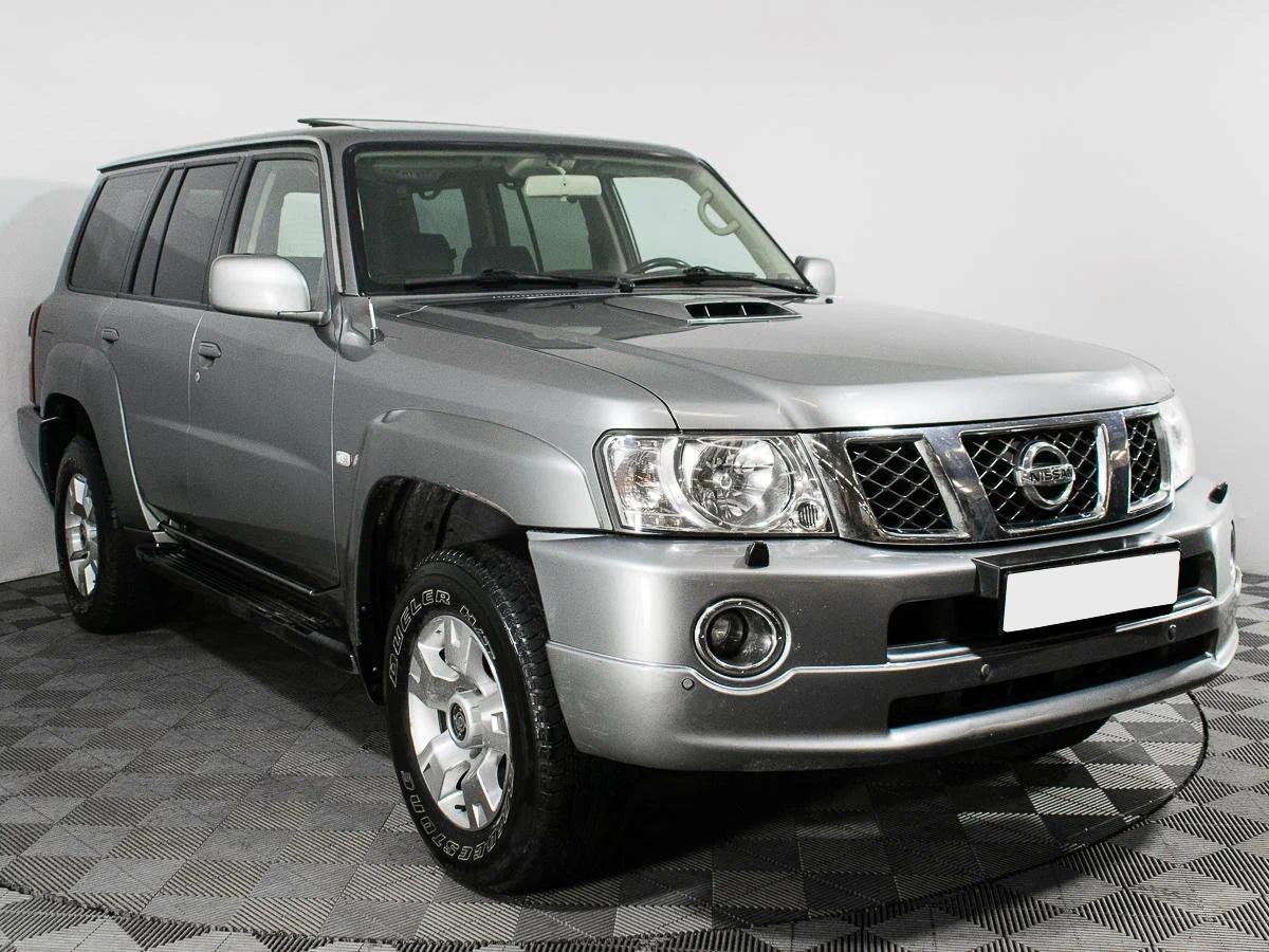 Nissan Patrol 2009, серый