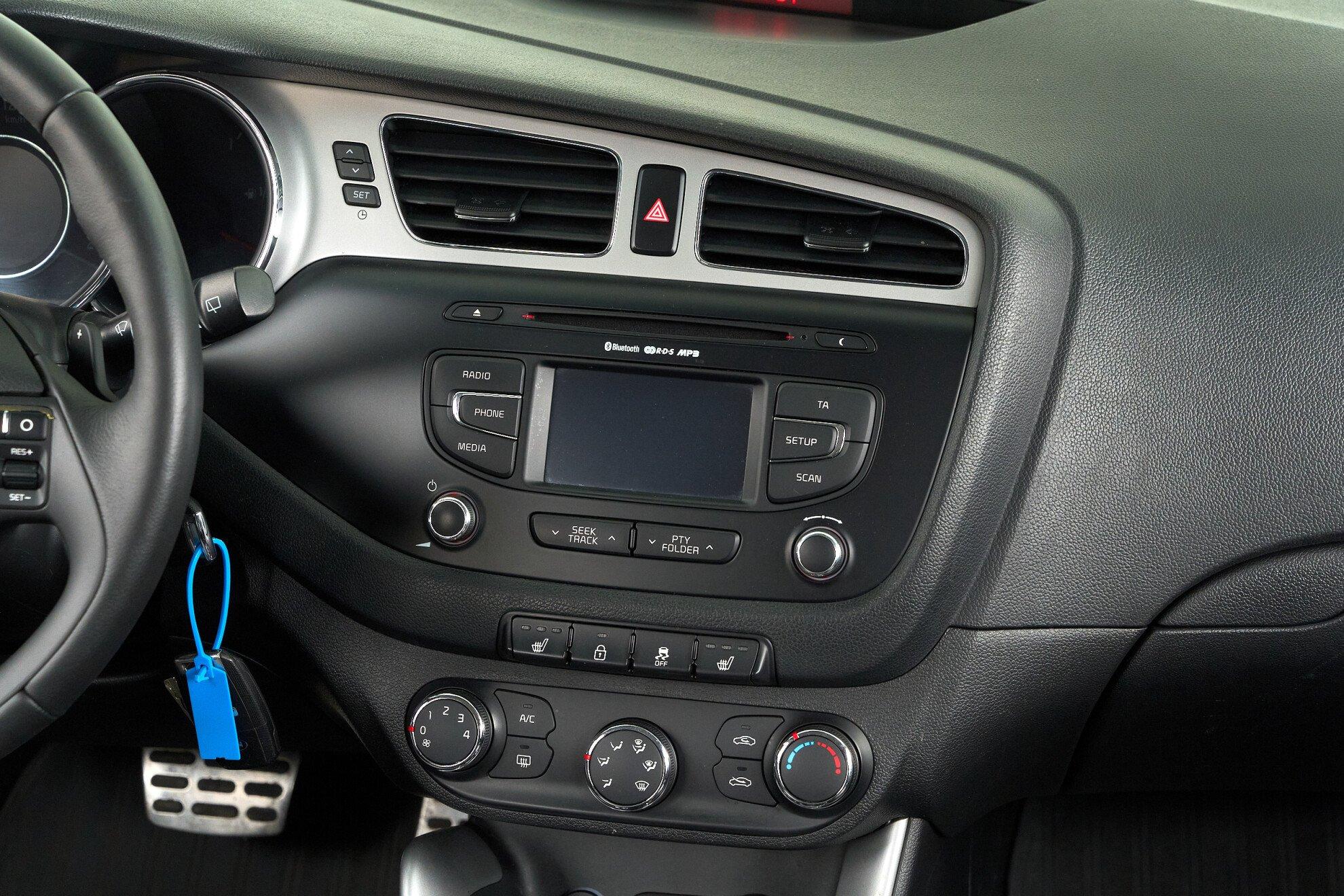 Kia Ceed 2013, серебряный