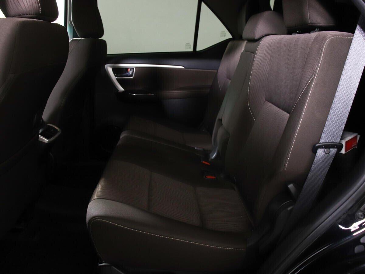 Toyota Fortuner 2018, черный