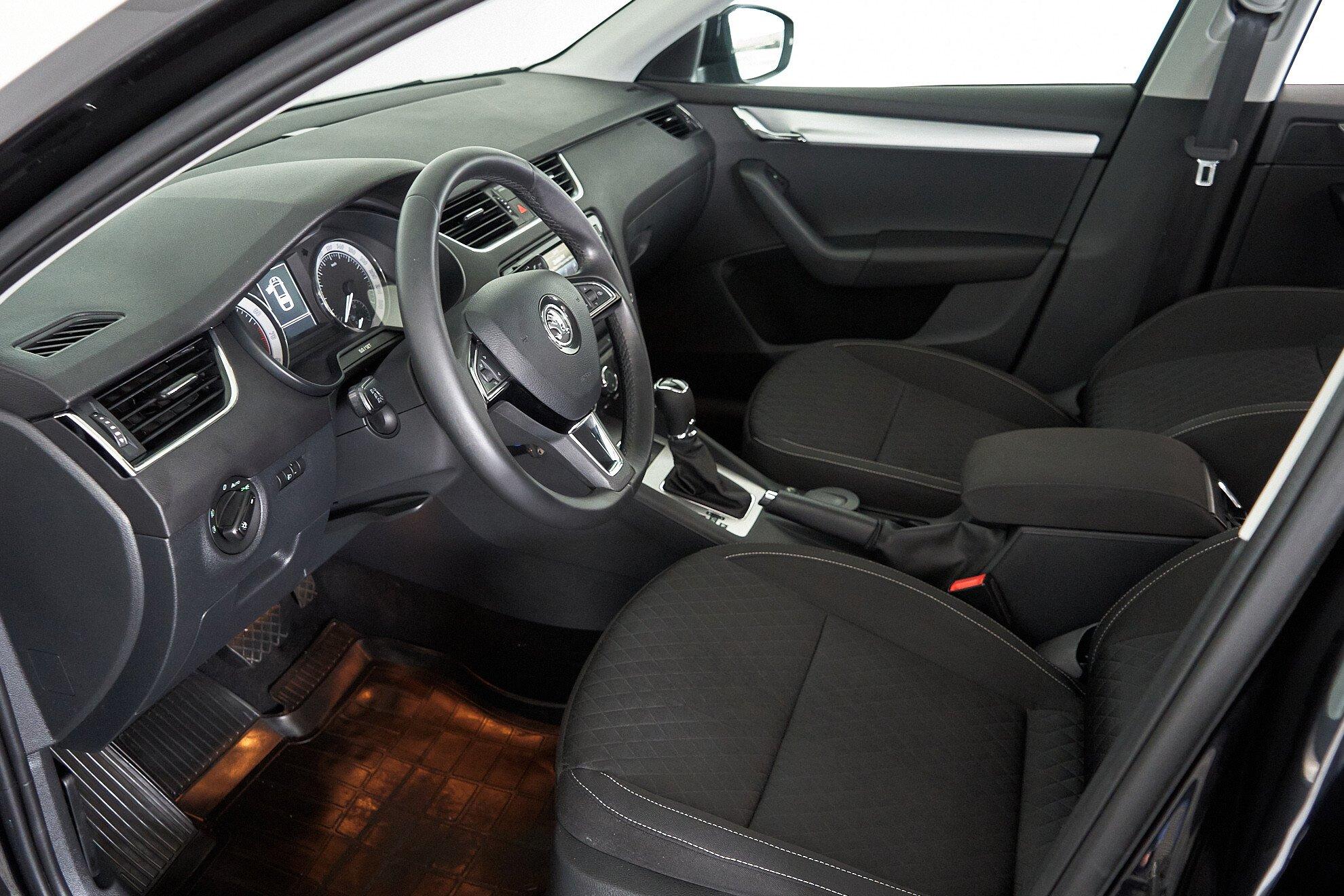 Skoda Octavia 2016, черный