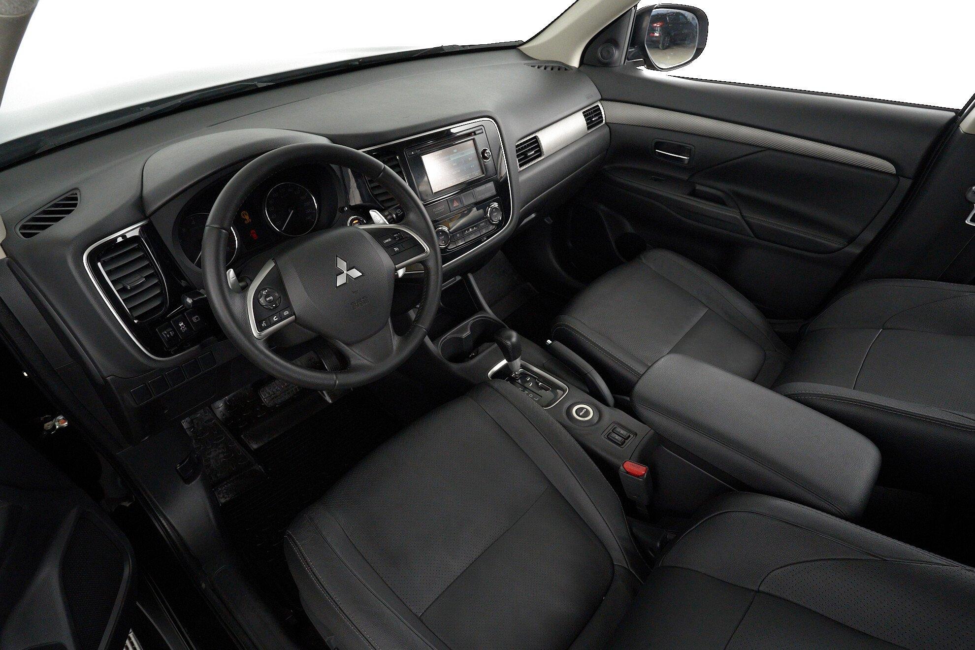 Mitsubishi Outlander 2014, черный