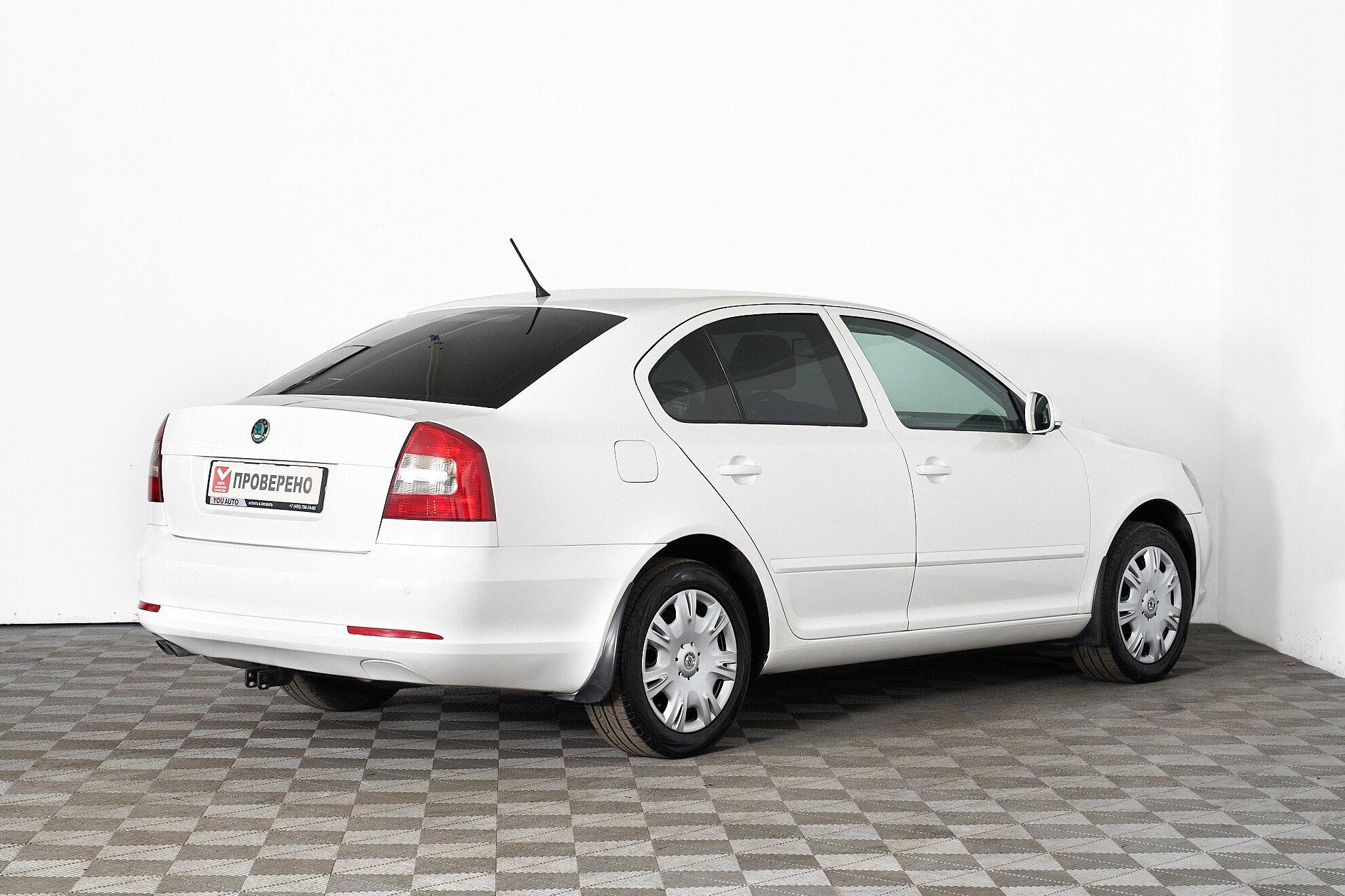 Skoda Octavia 2013, белый