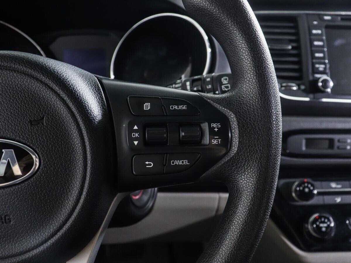 Kia Carnival 2016, белый