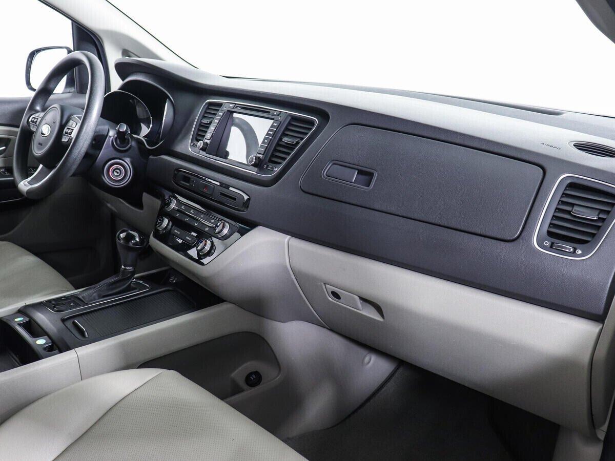 Kia Carnival 2016, белый
