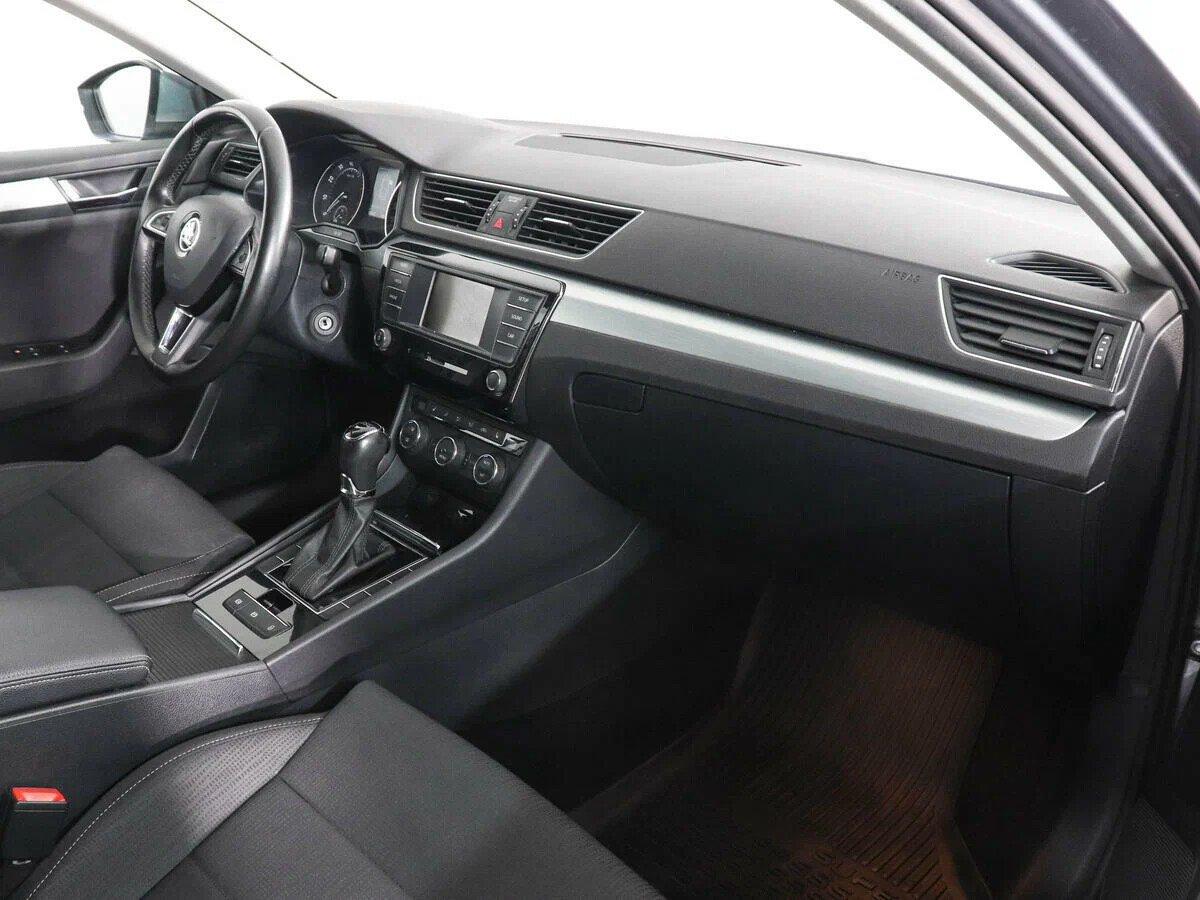 Skoda Superb 2018, серебряный