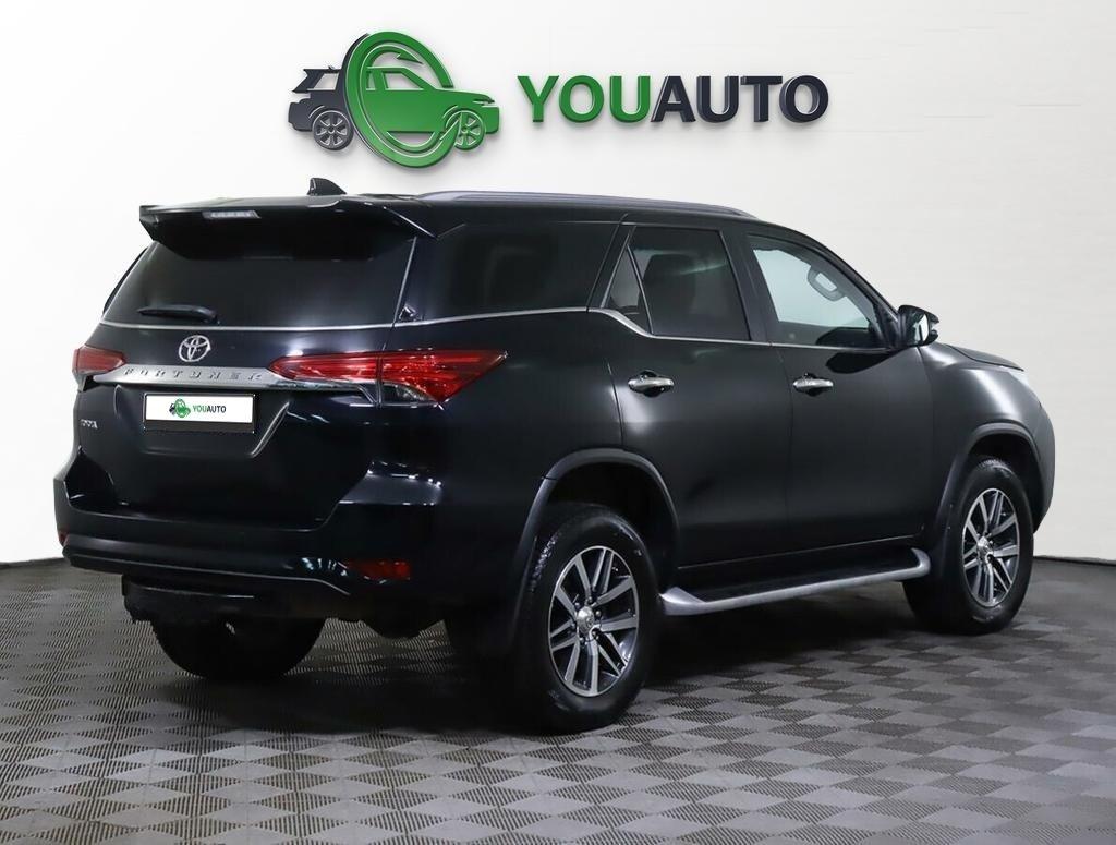 Toyota Fortuner 2019, черный