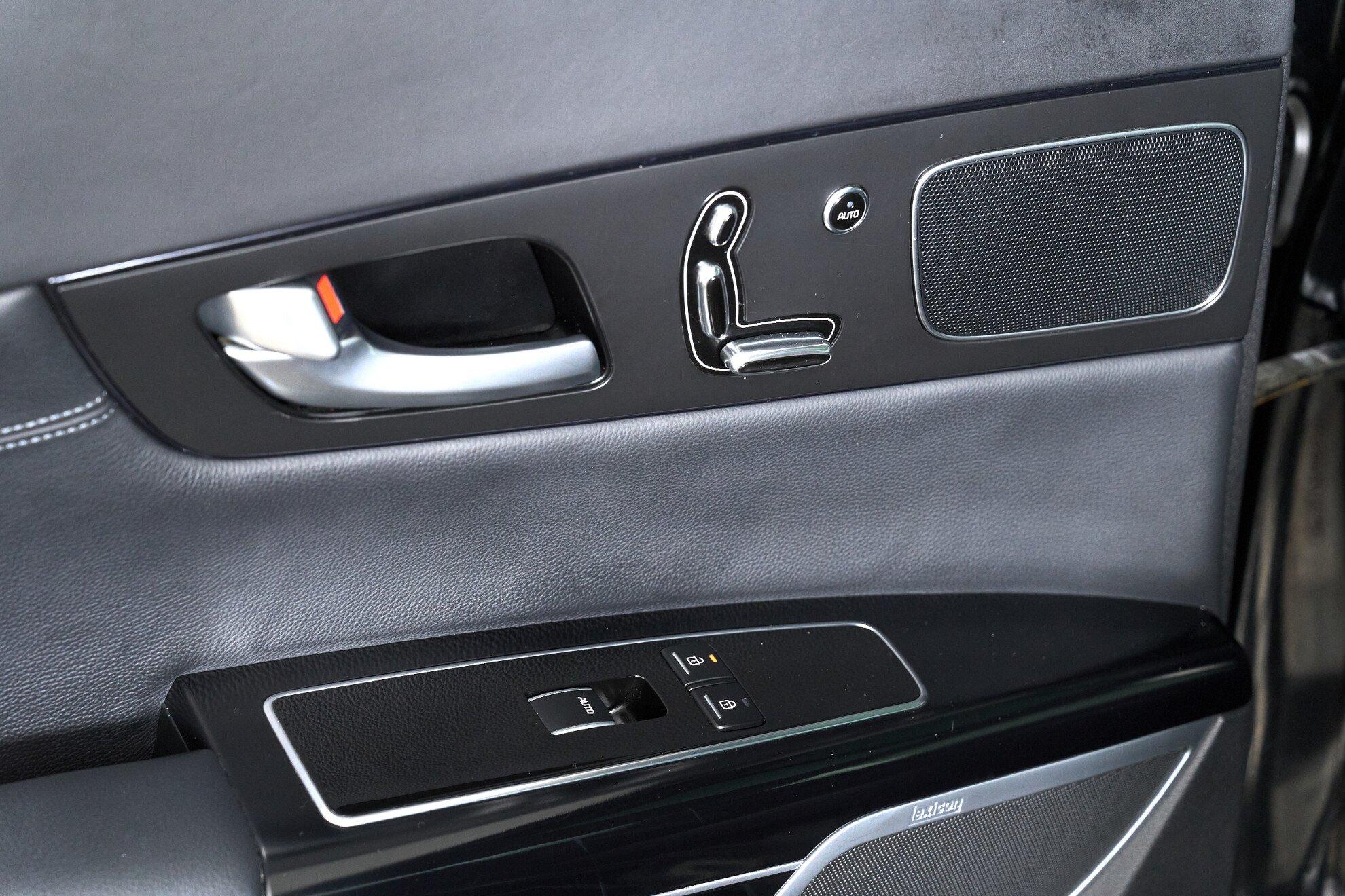 Kia Quoris 2015, черный