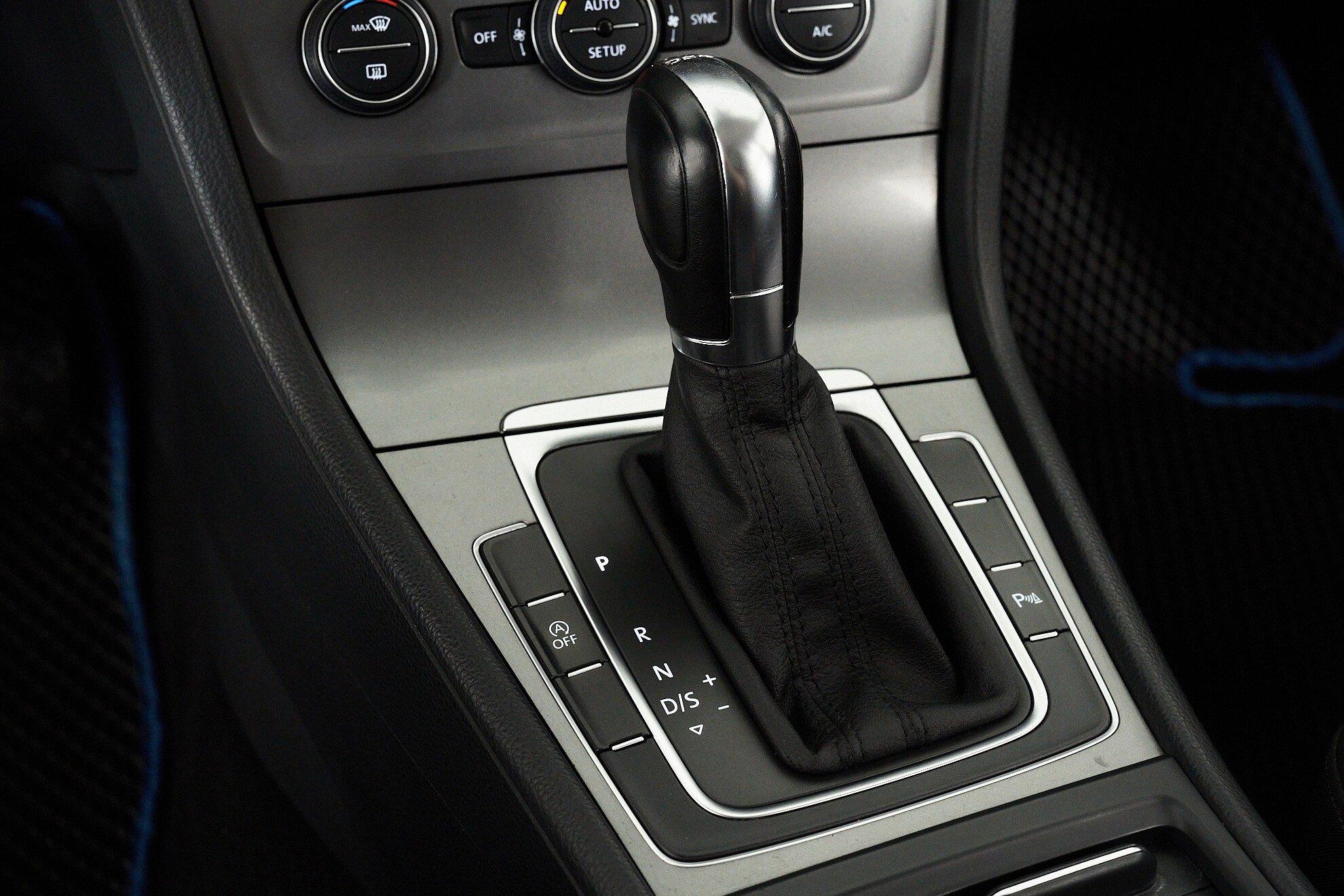 Volkswagen Golf 2013, черный