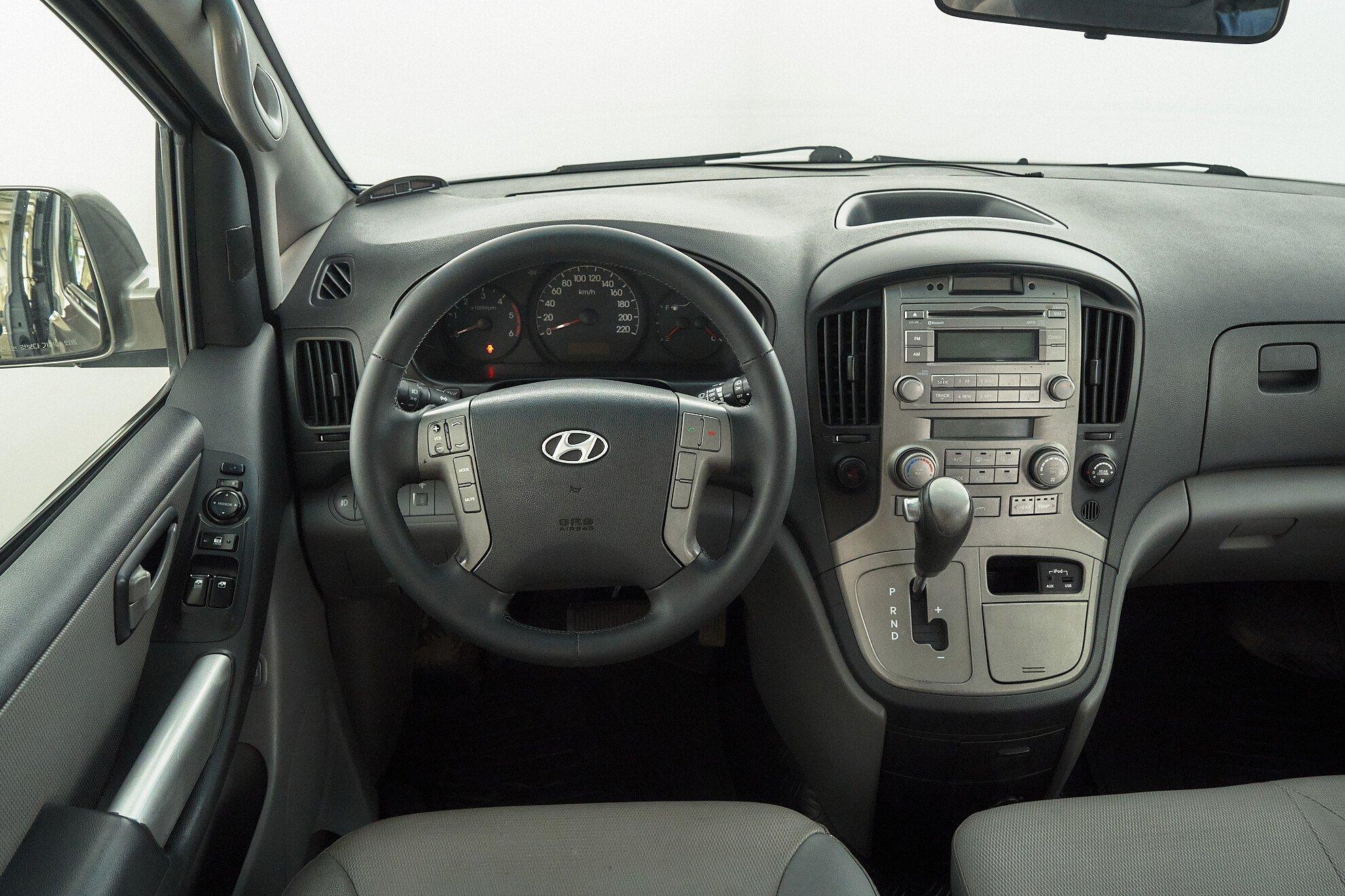 Hyundai Grand Starex 2010, серебряный