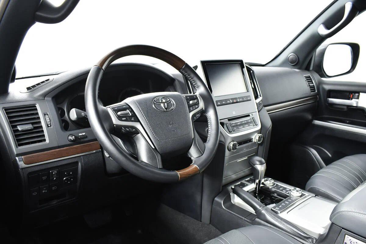 Toyota Land Cruiser 2019, черный