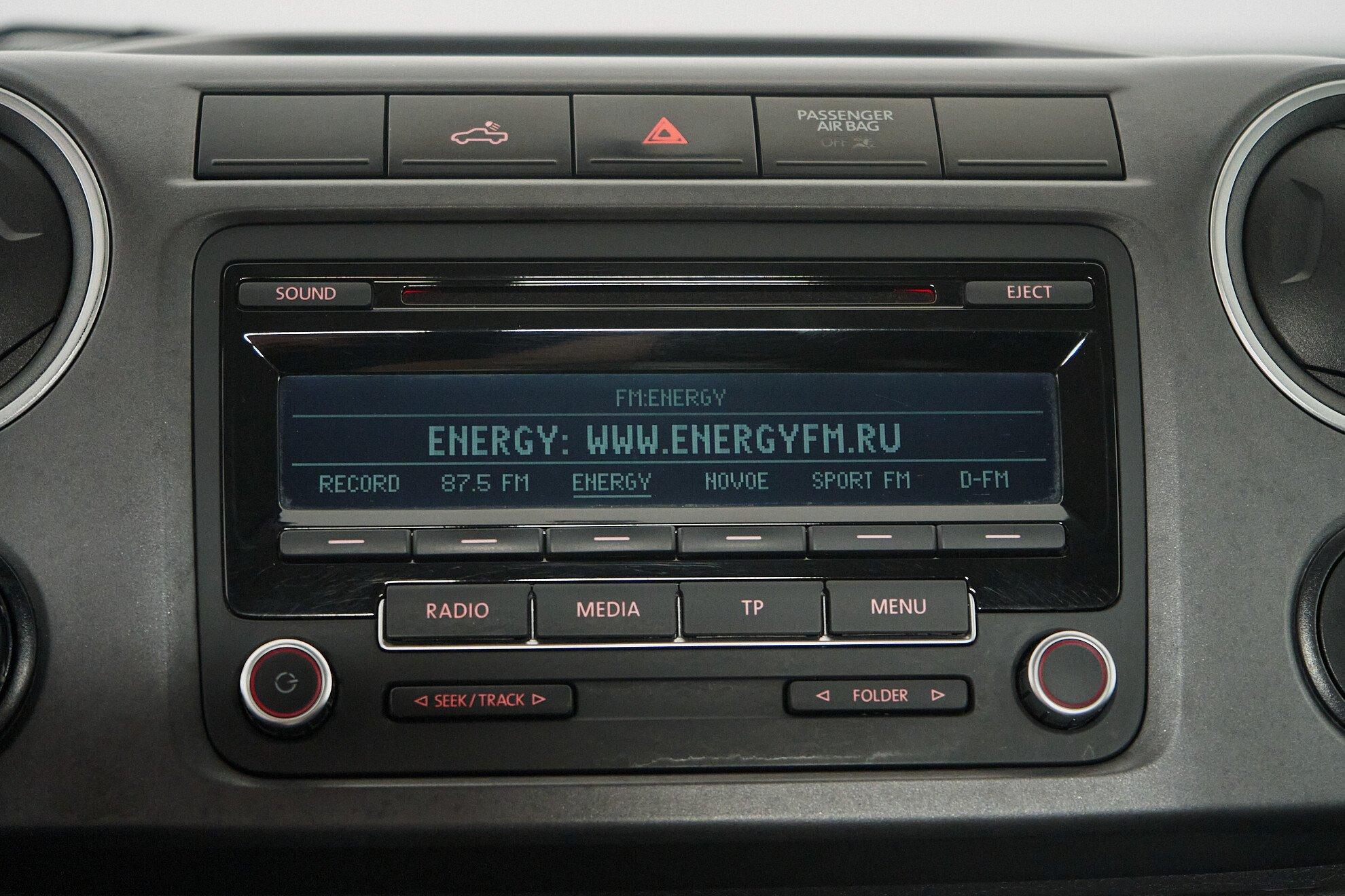 Volkswagen Amarok 2011, черный