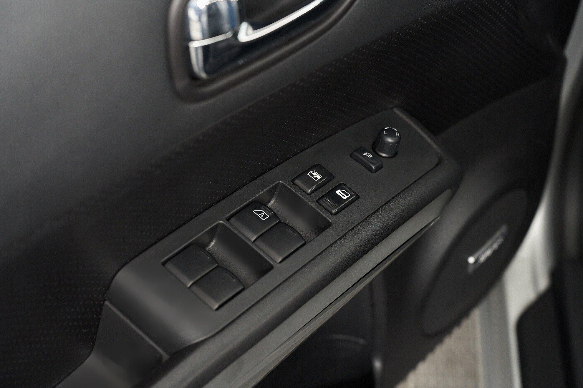 Nissan X-Trail 2011, серебряный