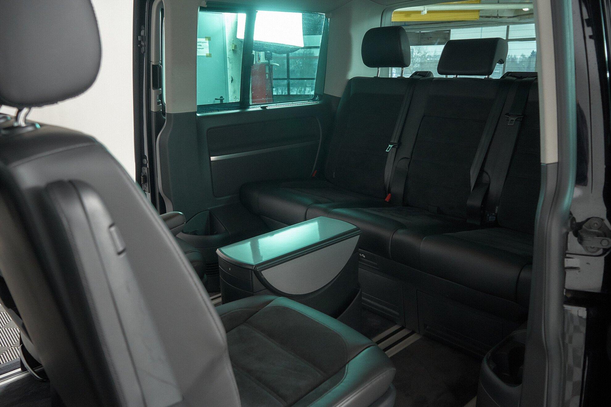 Volkswagen Multivan 2018, черный