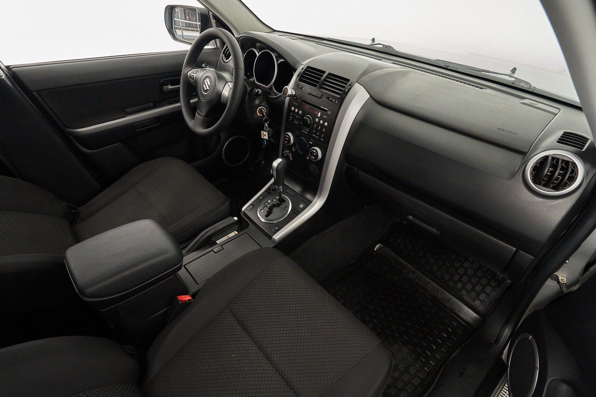 Suzuki Grand Vitara 2010, серебряный