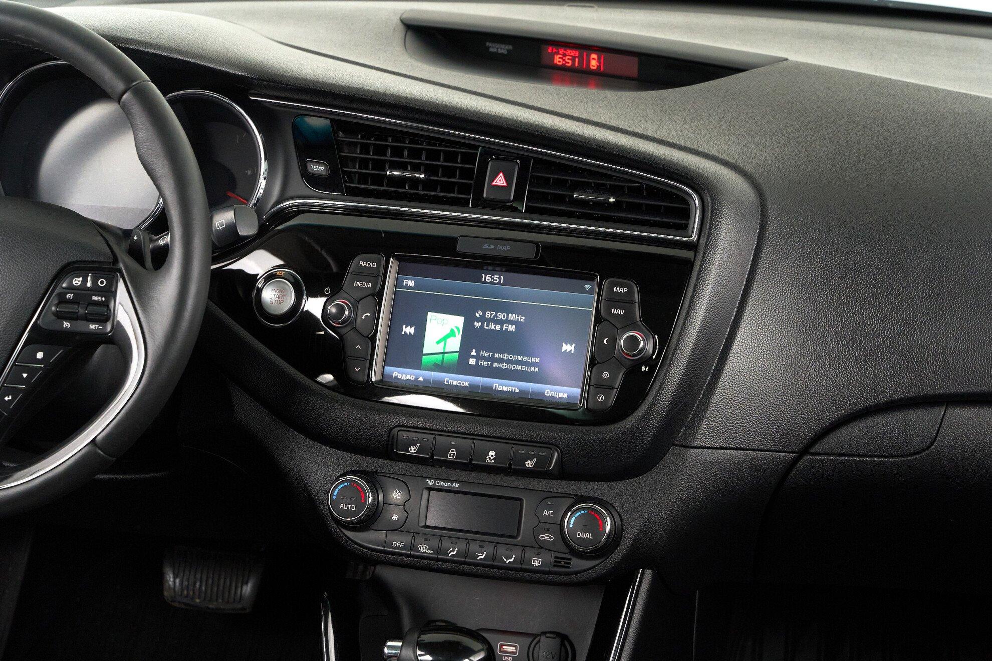 Kia Ceed 2017, белый