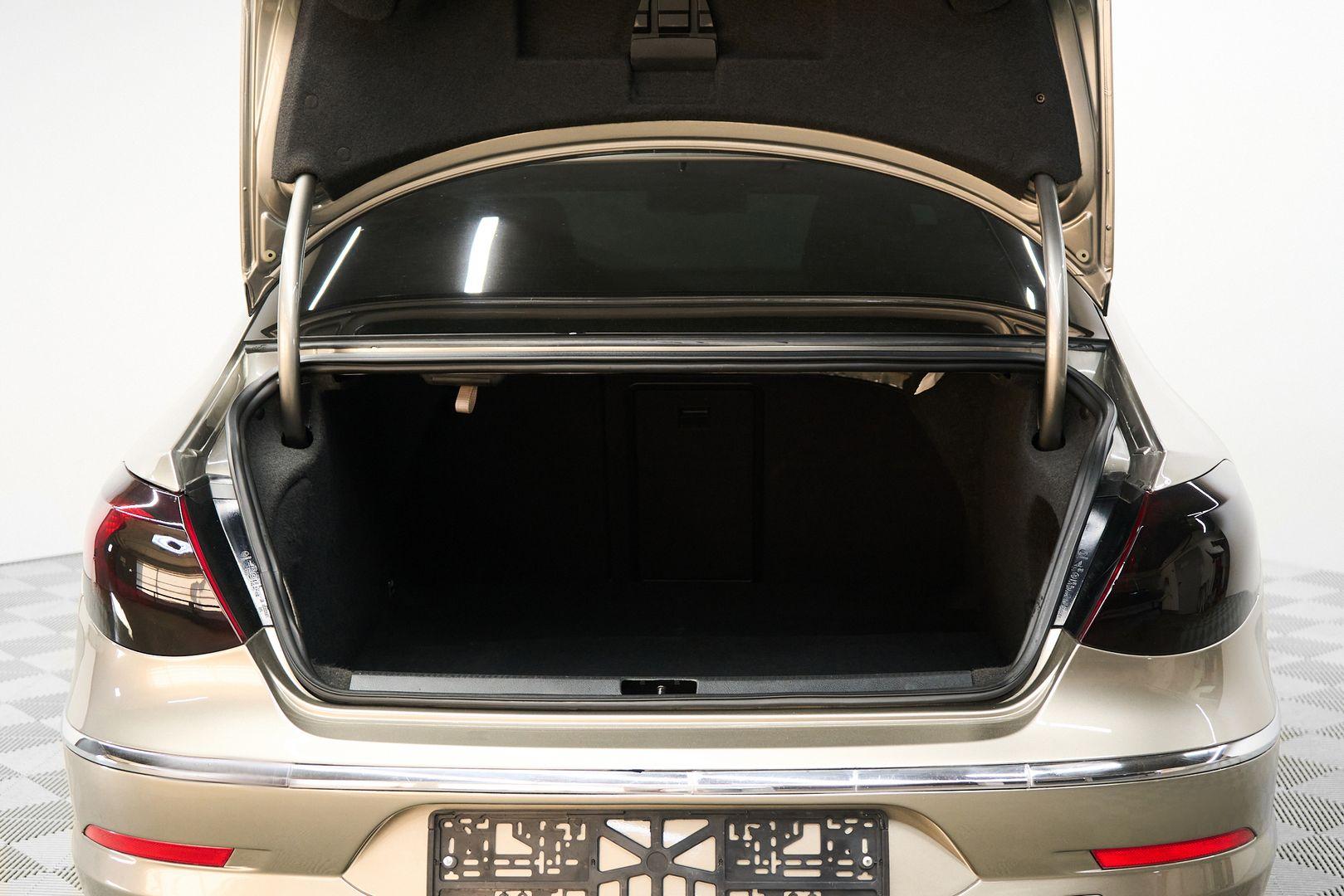 Volkswagen Passat CC 2012, бежевый
