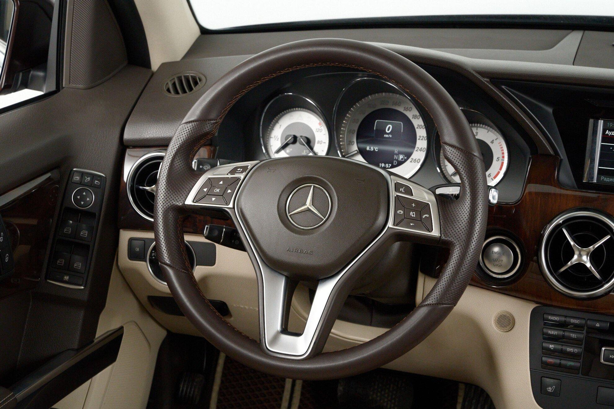 Mercedes-Benz GLK-Класс 2013, коричневый
