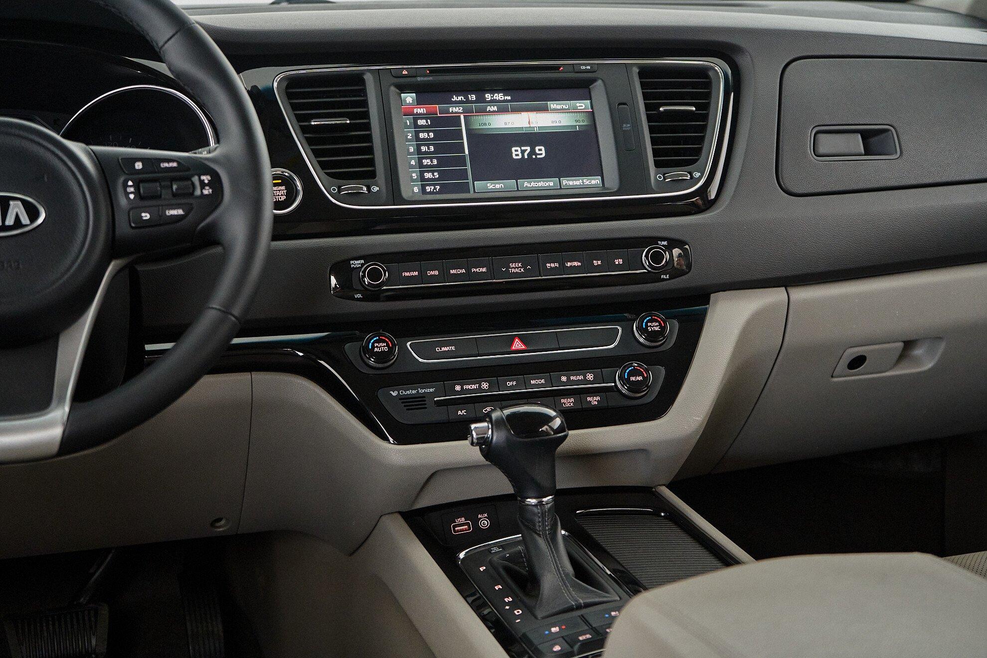 Kia Carnival 2016, черный