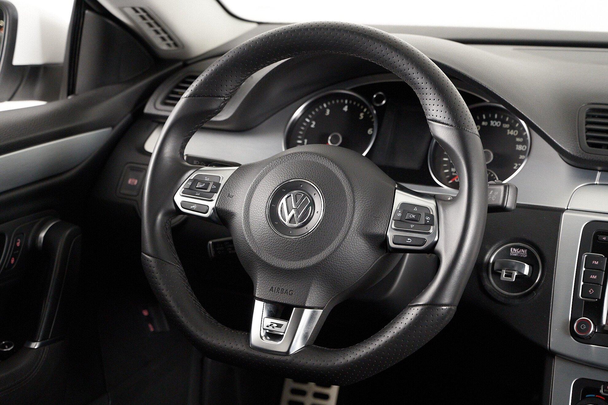 Volkswagen Passat CC 2010, белый