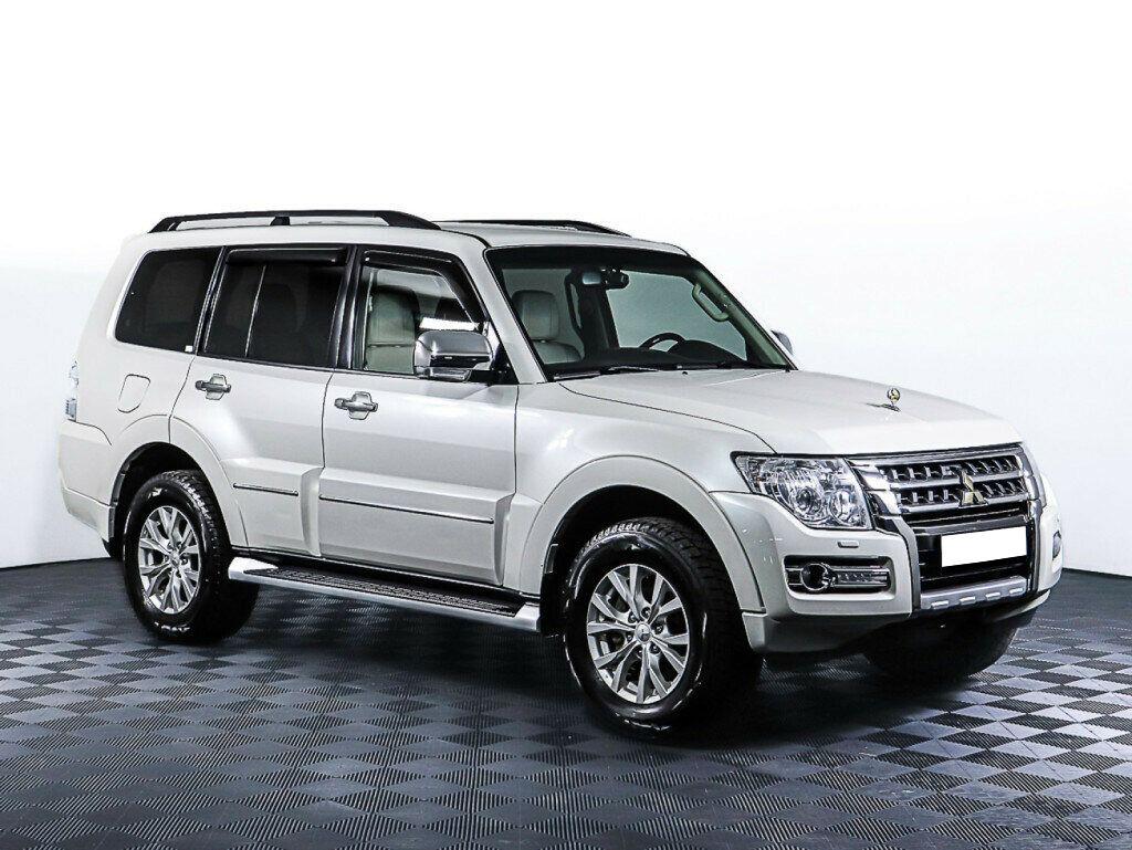 Mitsubishi Pajero 2020, белый