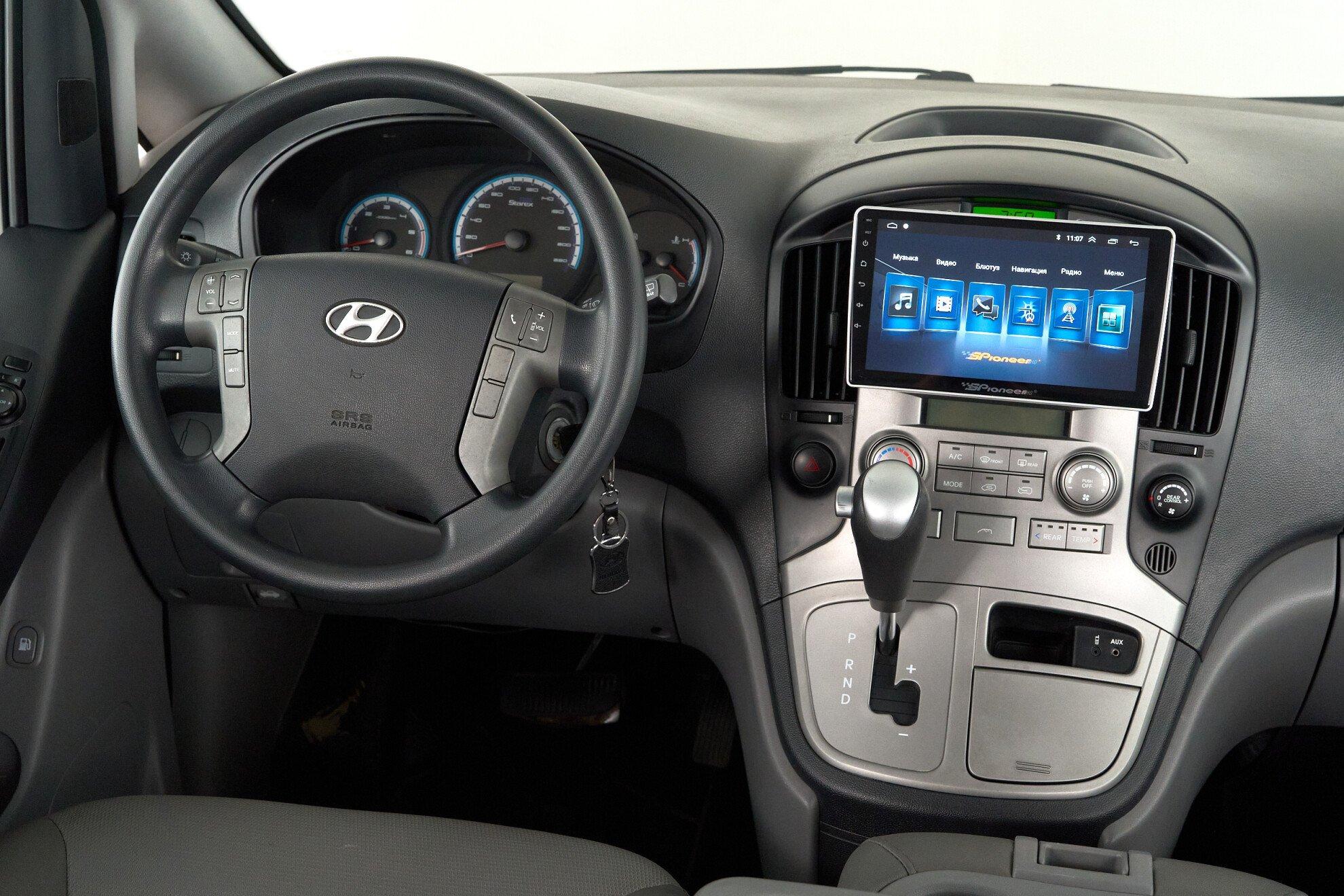 Hyundai Grand Starex 2010, серый