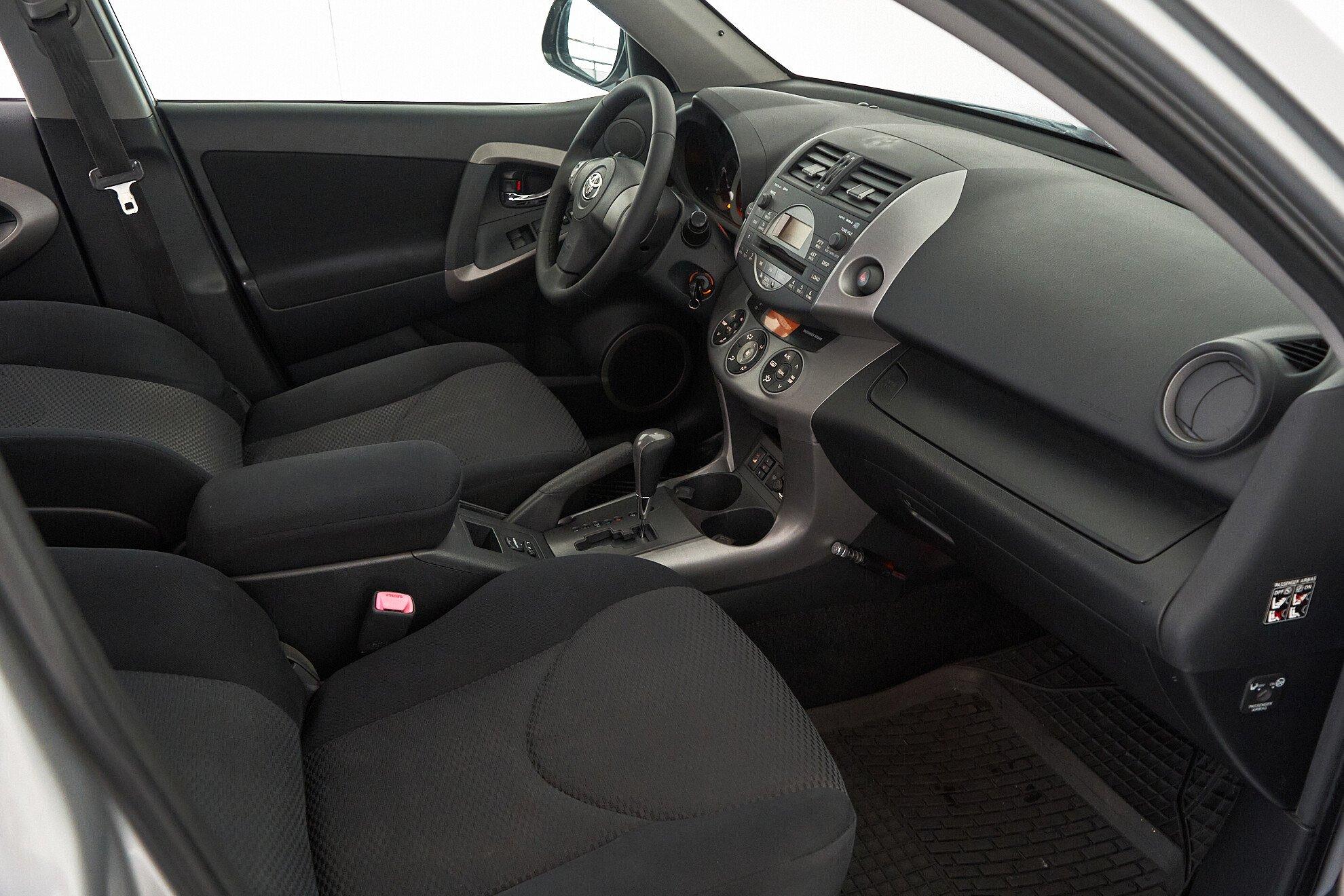 Toyota RAV4 2008, серебряный