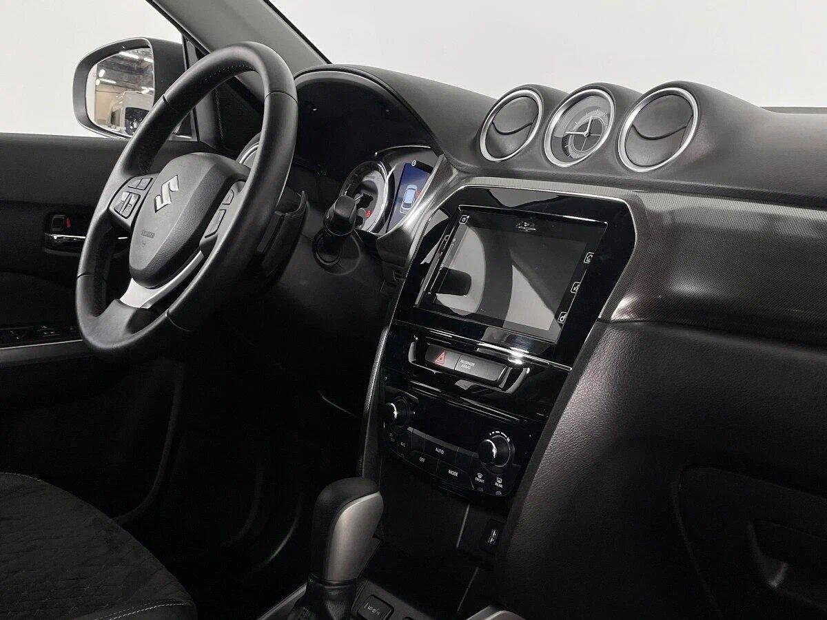Suzuki Vitara 2021, серебряный