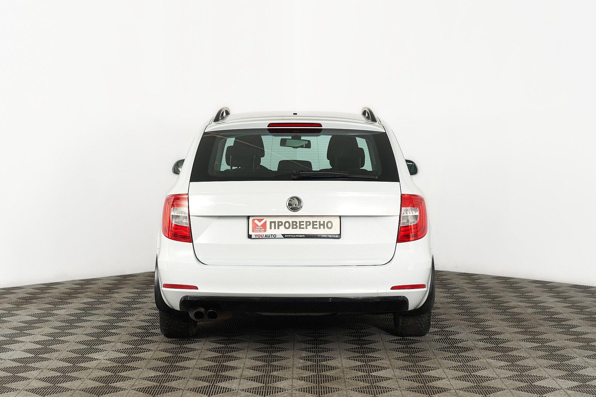 Skoda Superb 2014, белый