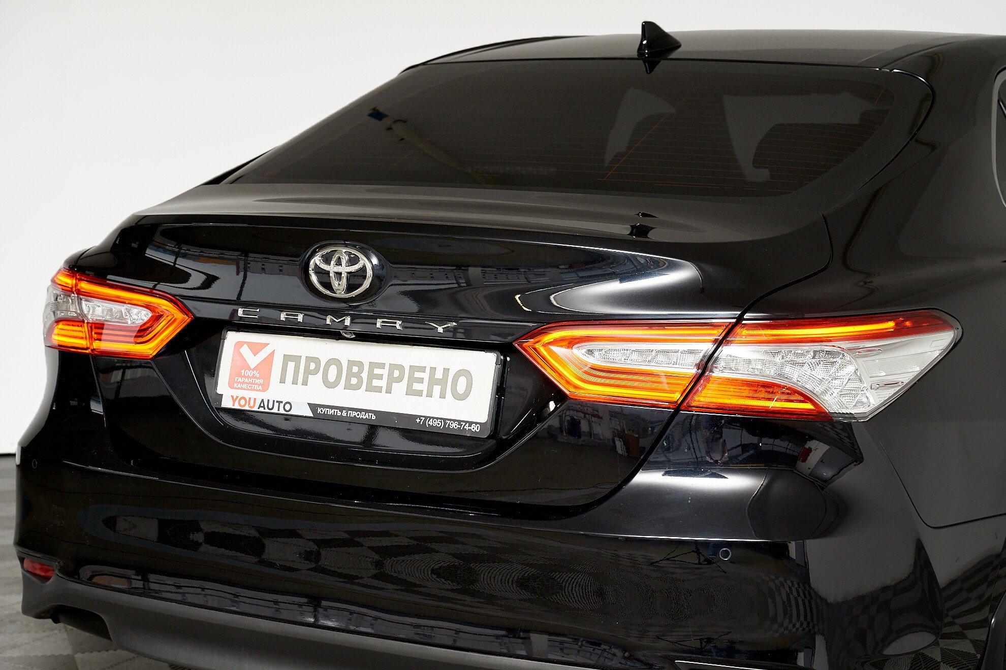 Toyota Camry 2021, черный