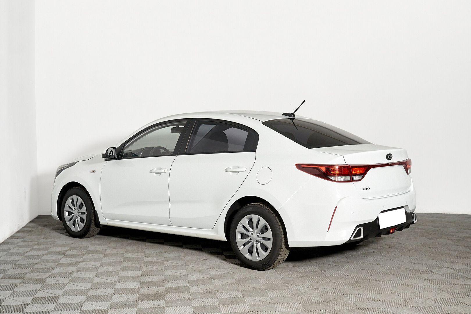 Kia Rio 2022, белый
