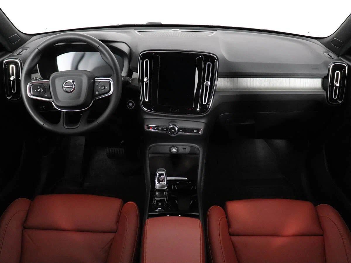 Volvo XC40 2021, черный