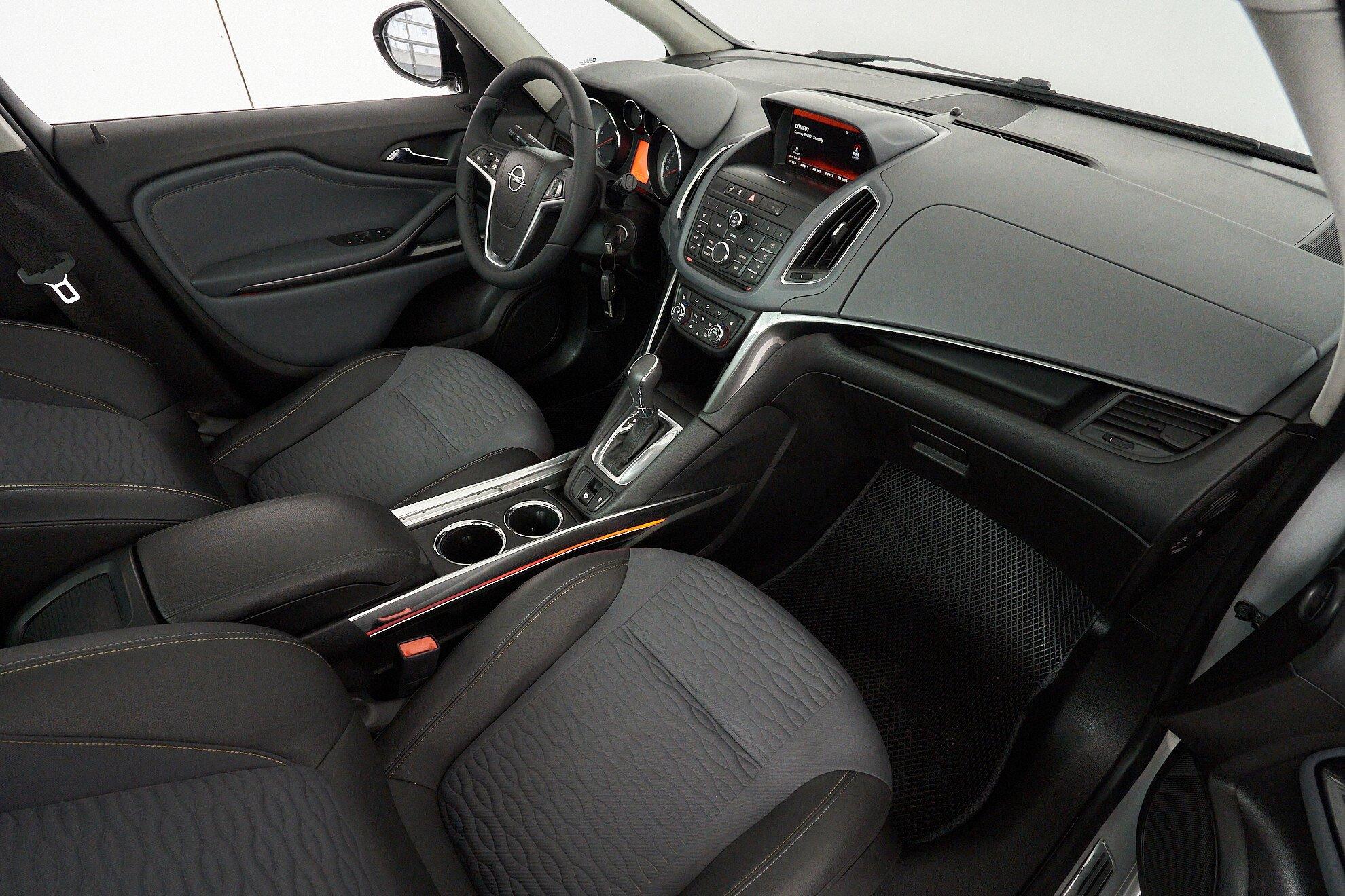 Opel Zafira 2015, серебряный